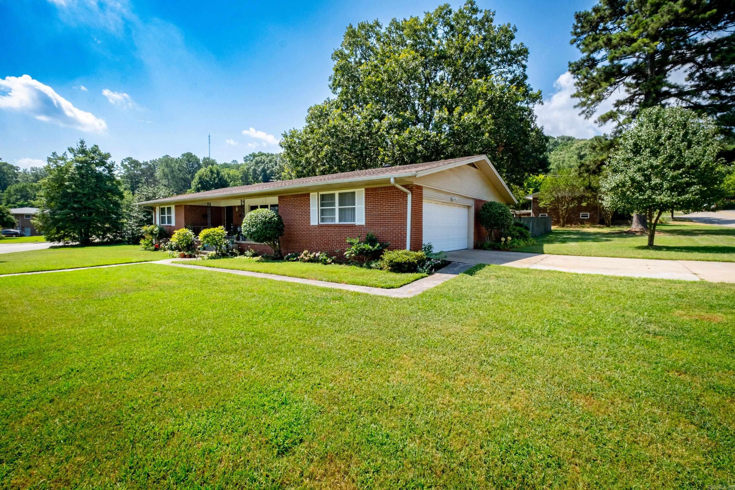 2 Oakhurst Drive