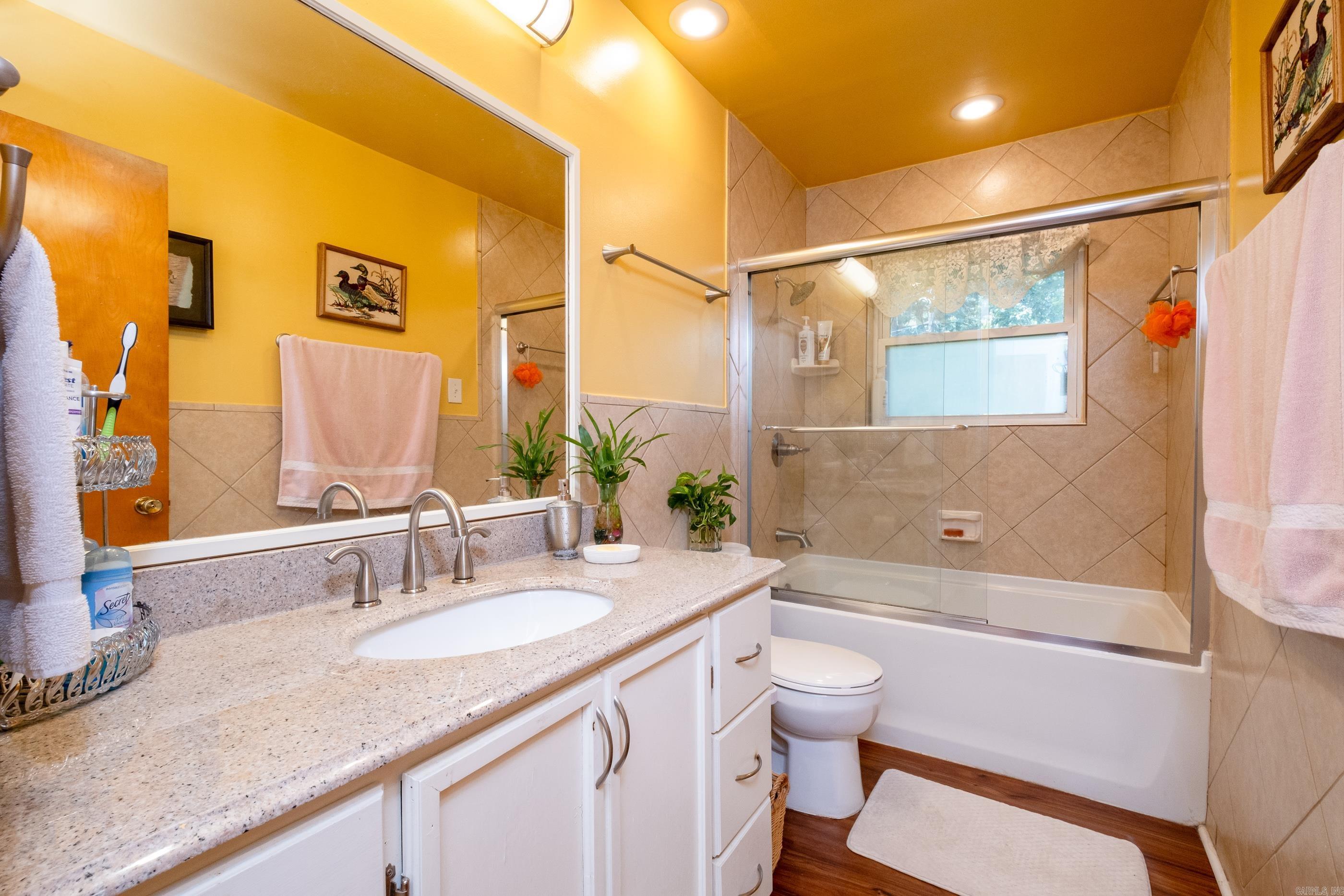 2 Oakhurst Drive