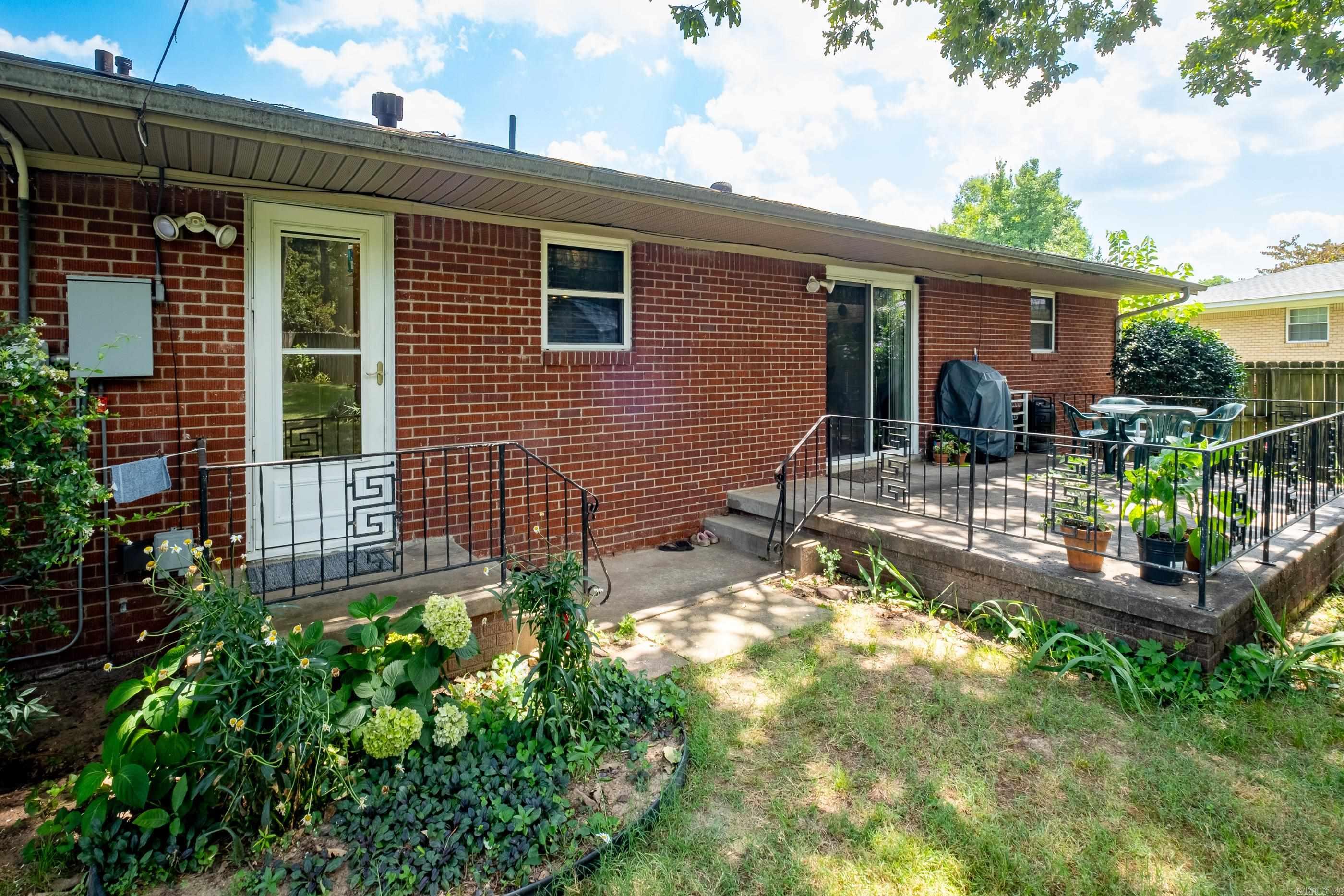 2 Oakhurst Drive