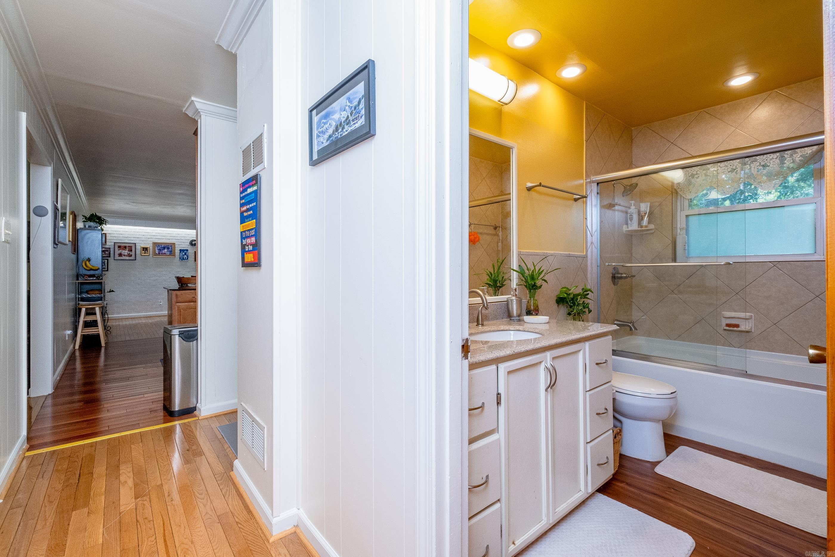2 Oakhurst Drive