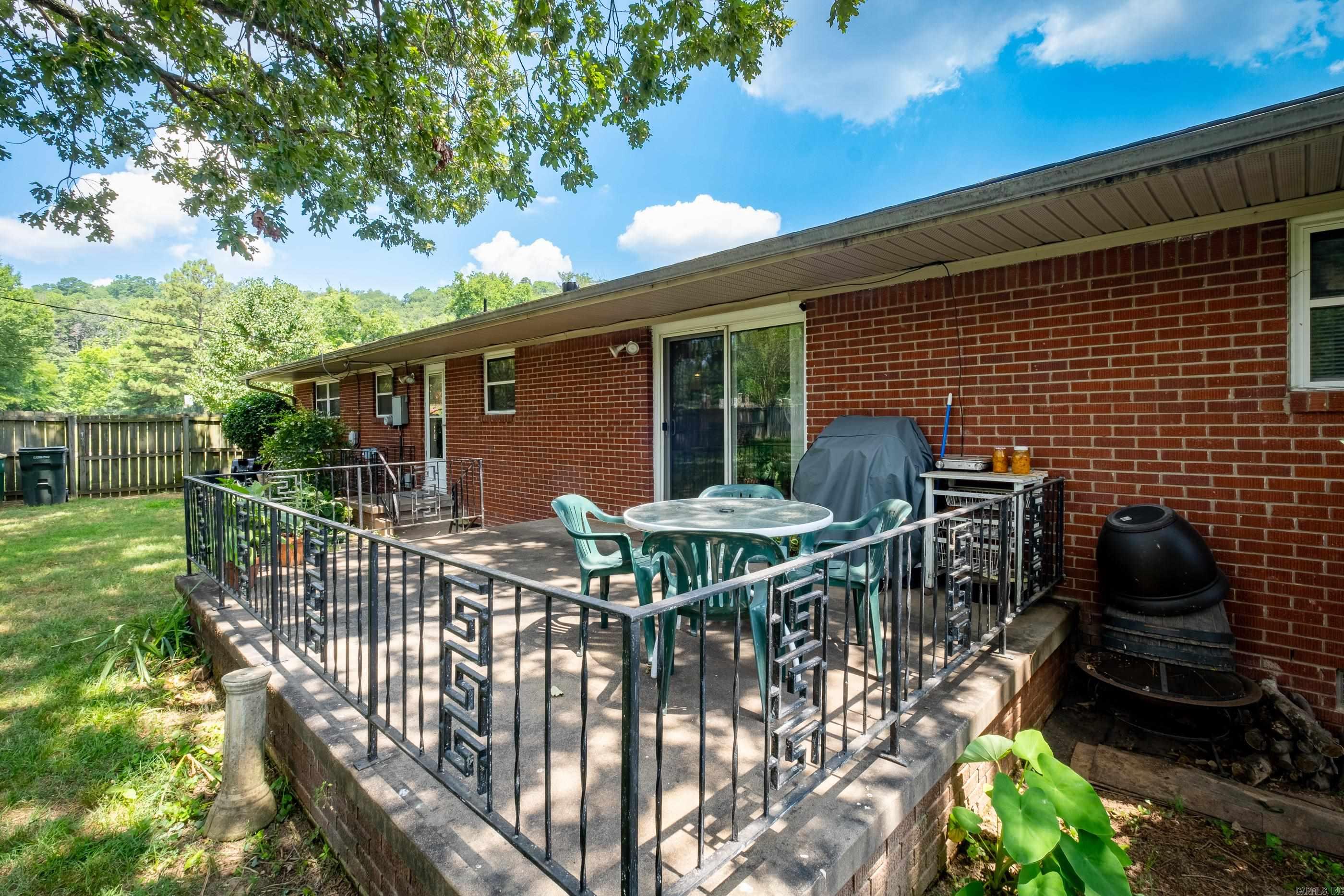 2 Oakhurst Drive