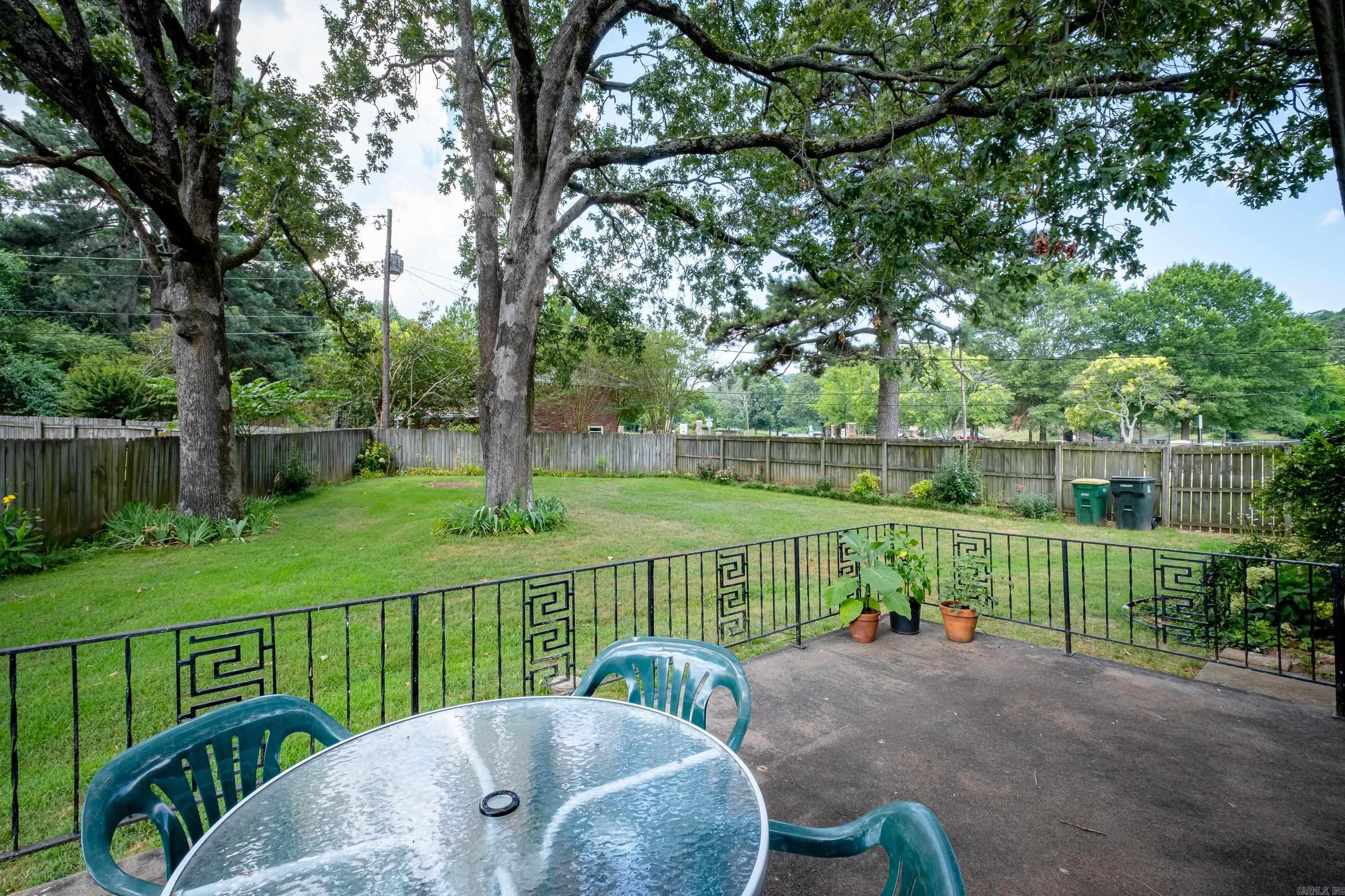 2 Oakhurst Drive