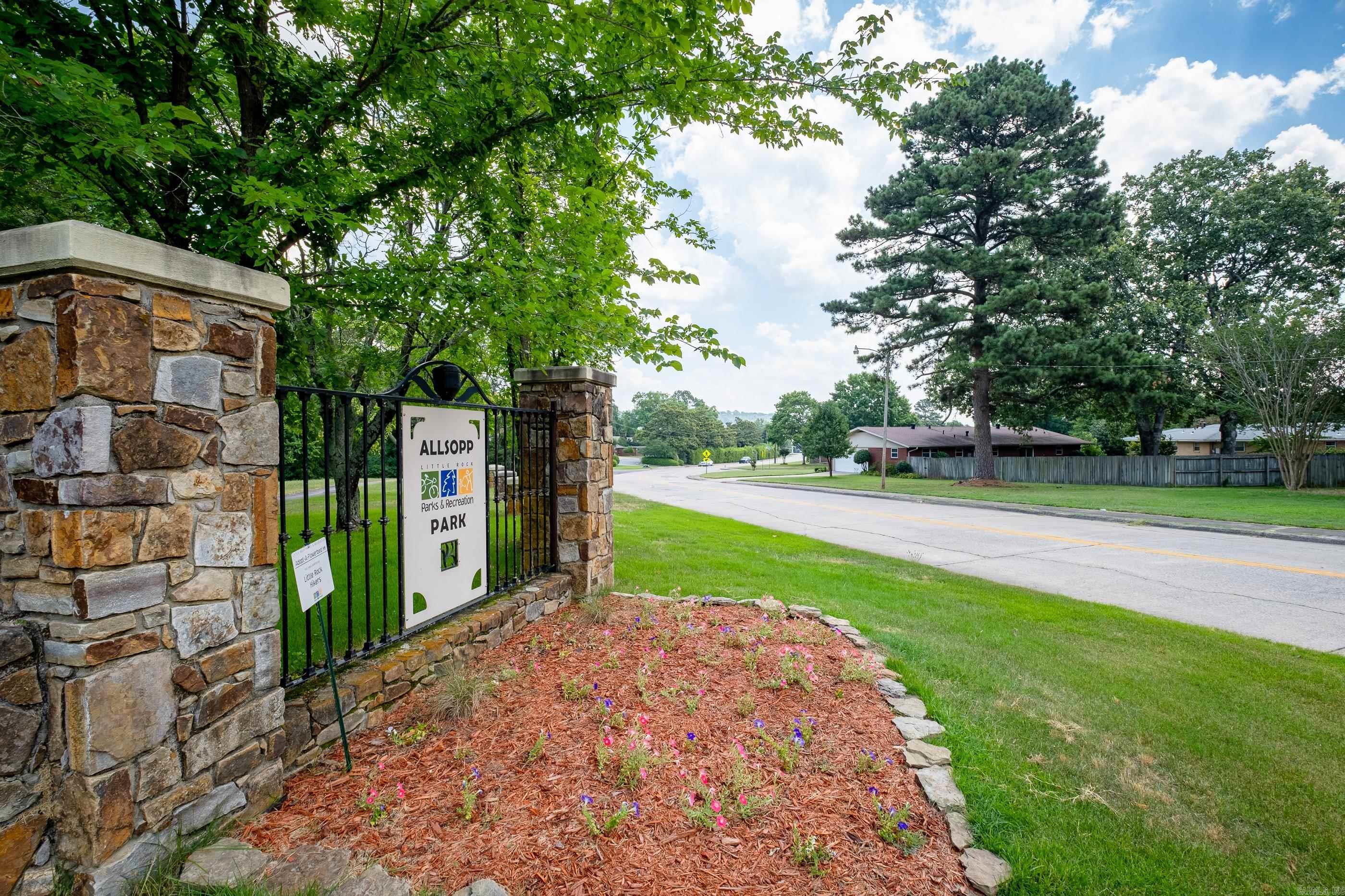 2 Oakhurst Drive