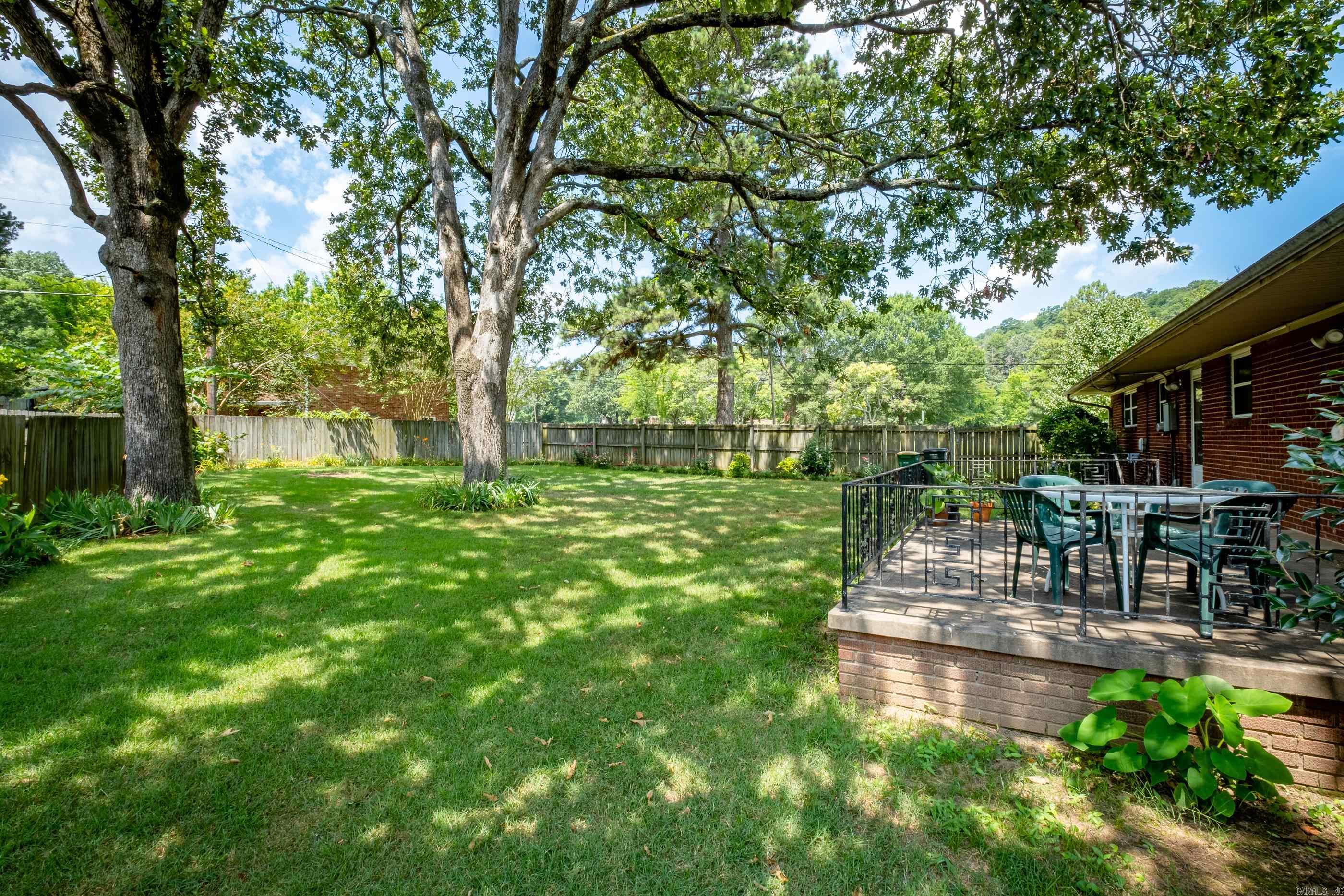 2 Oakhurst Drive