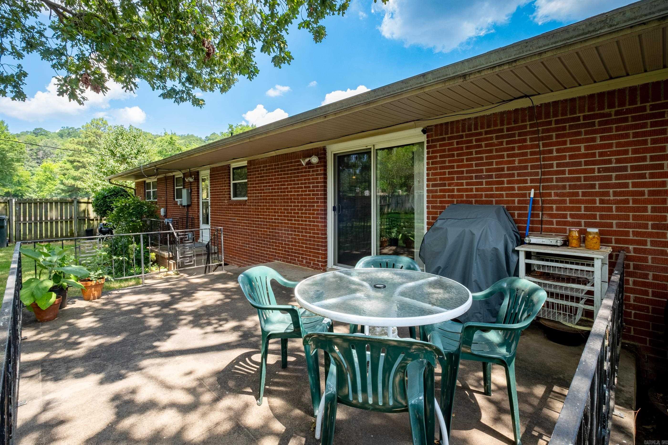 2 Oakhurst Drive