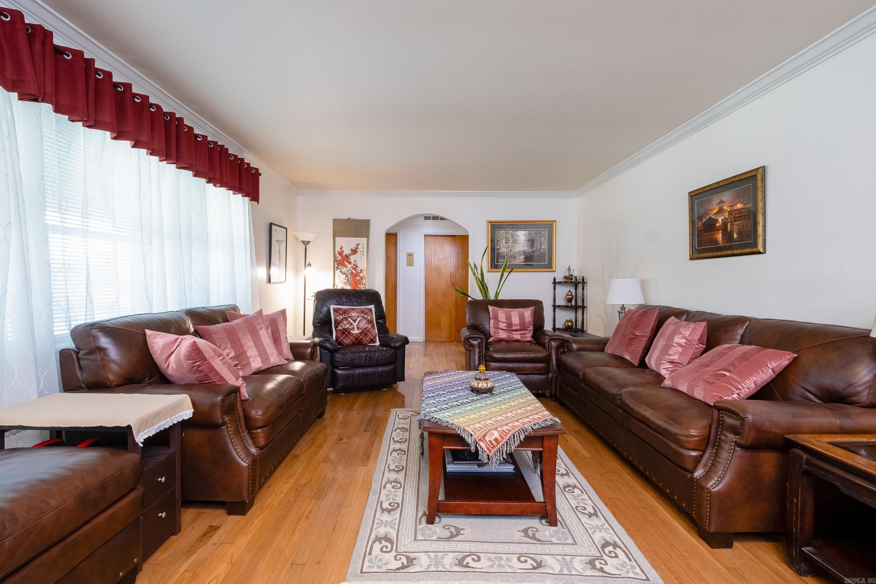 2 Oakhurst Drive