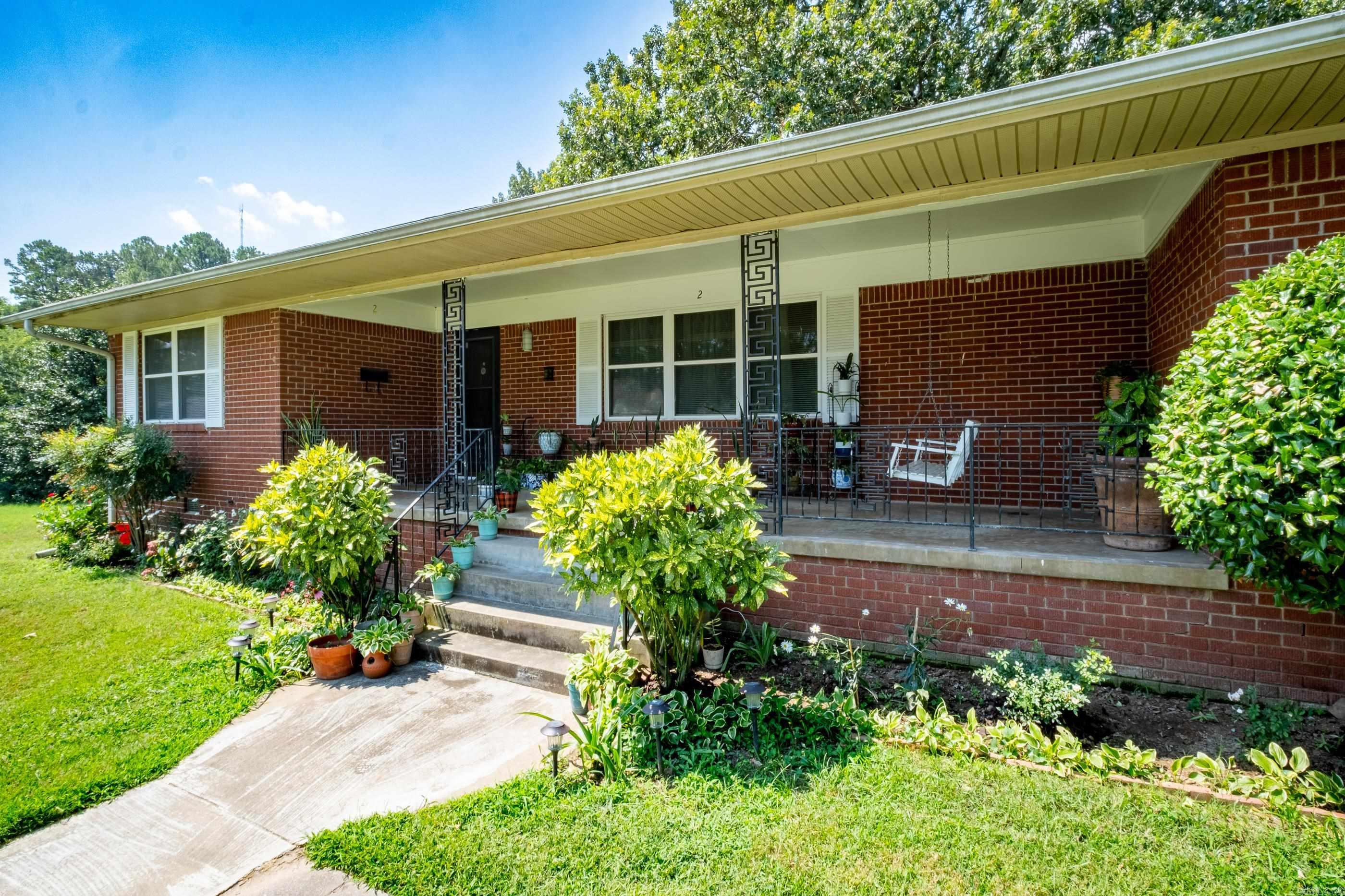 2 Oakhurst Drive