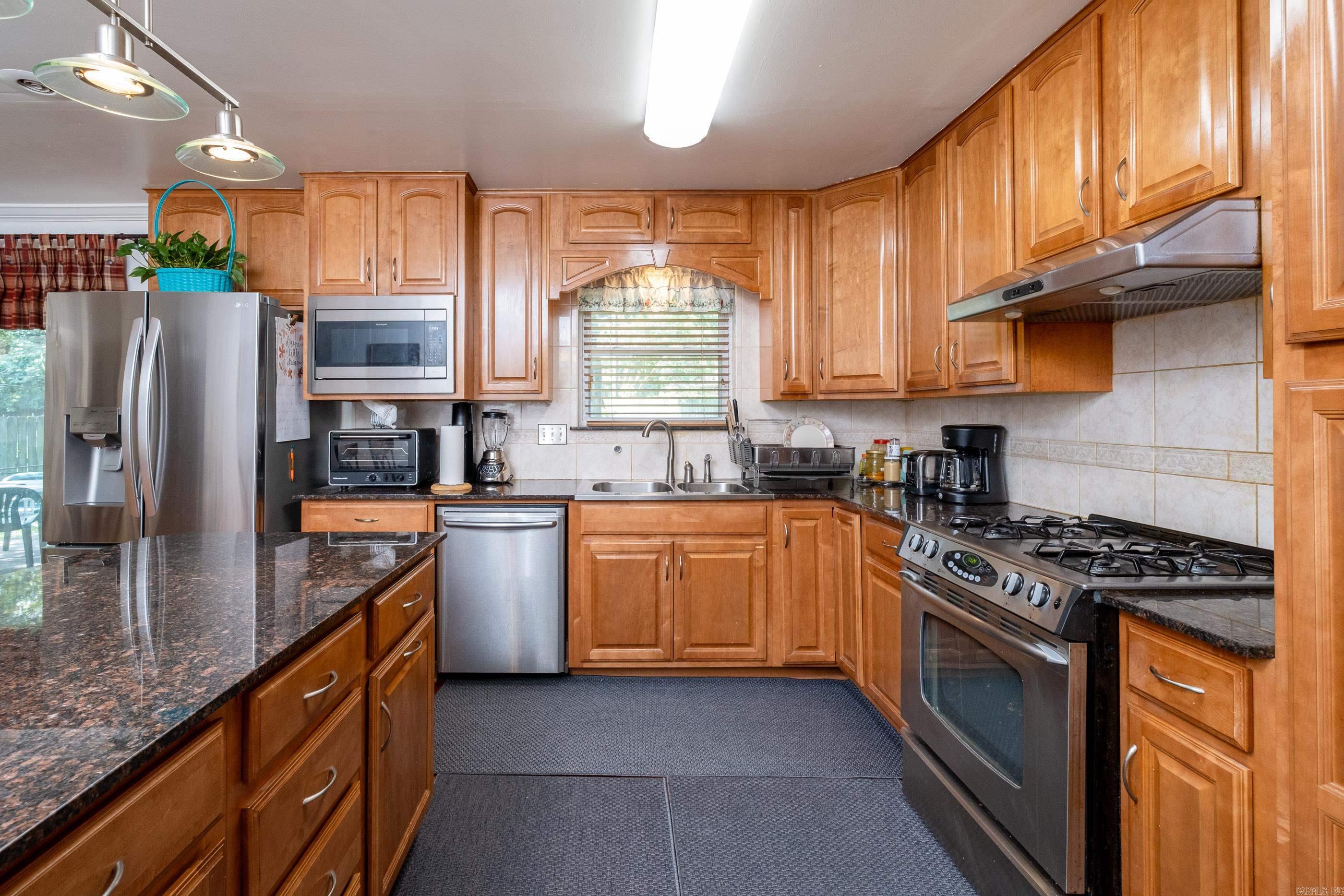 2 Oakhurst Drive