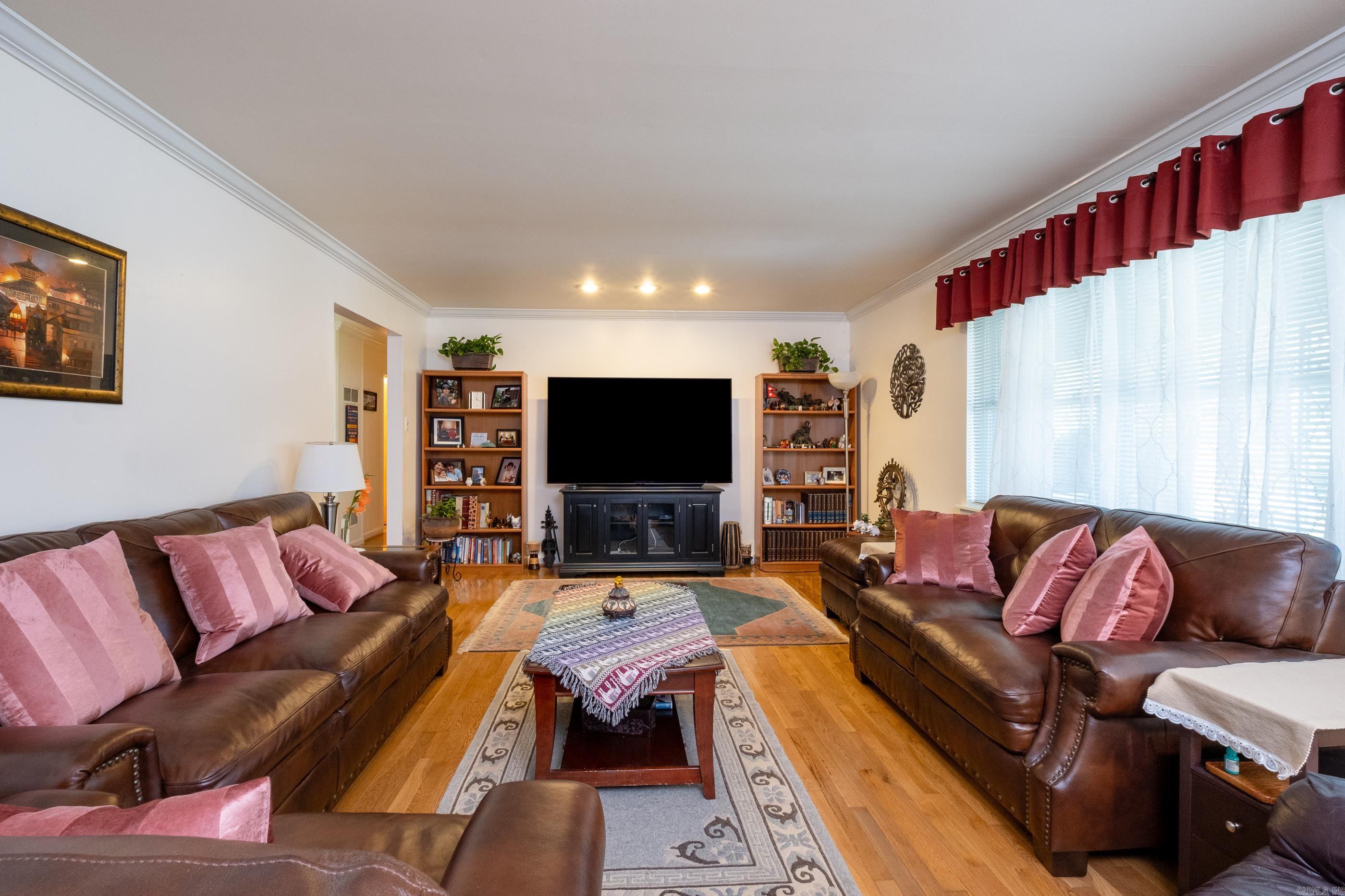 2 Oakhurst Drive