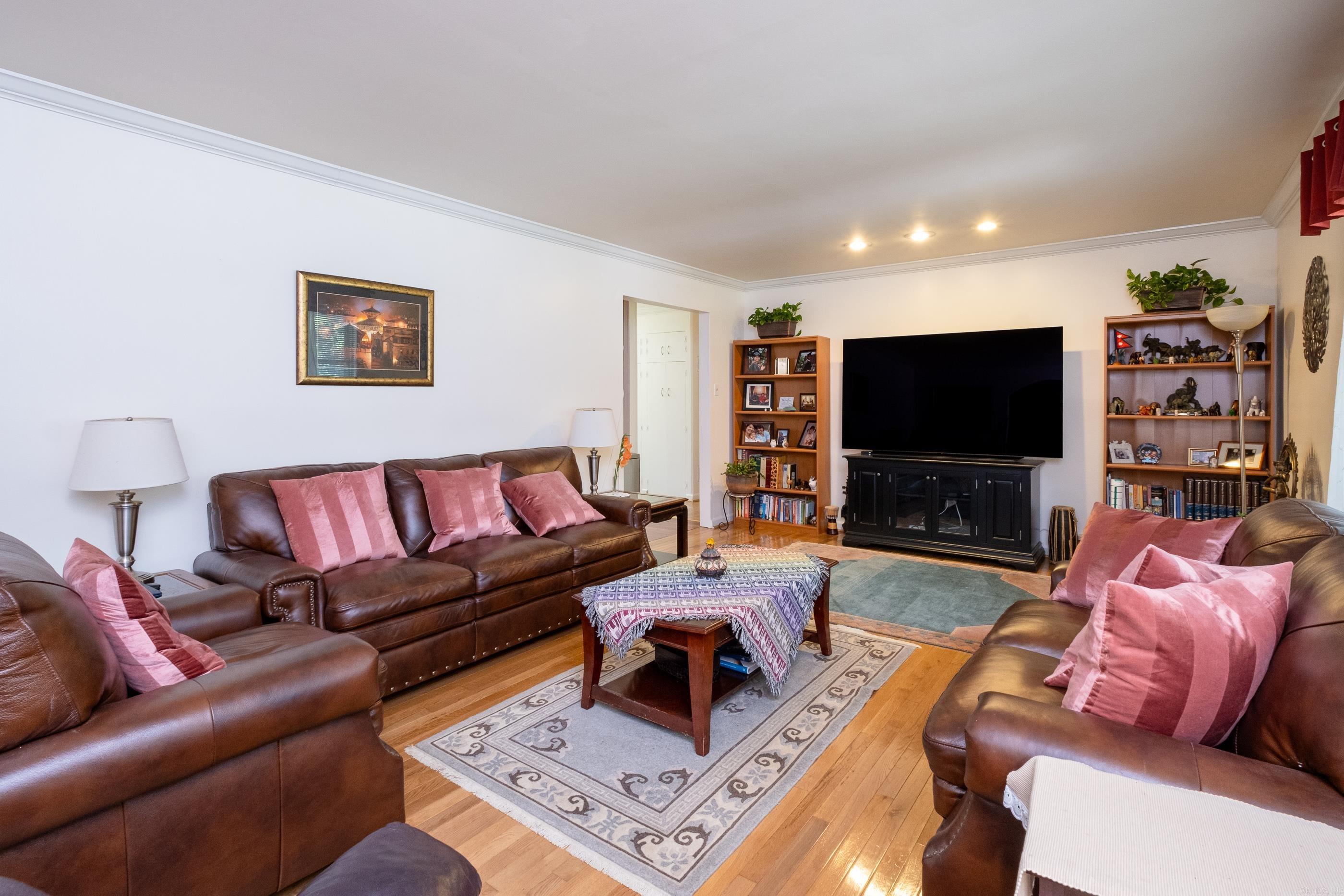 2 Oakhurst Drive