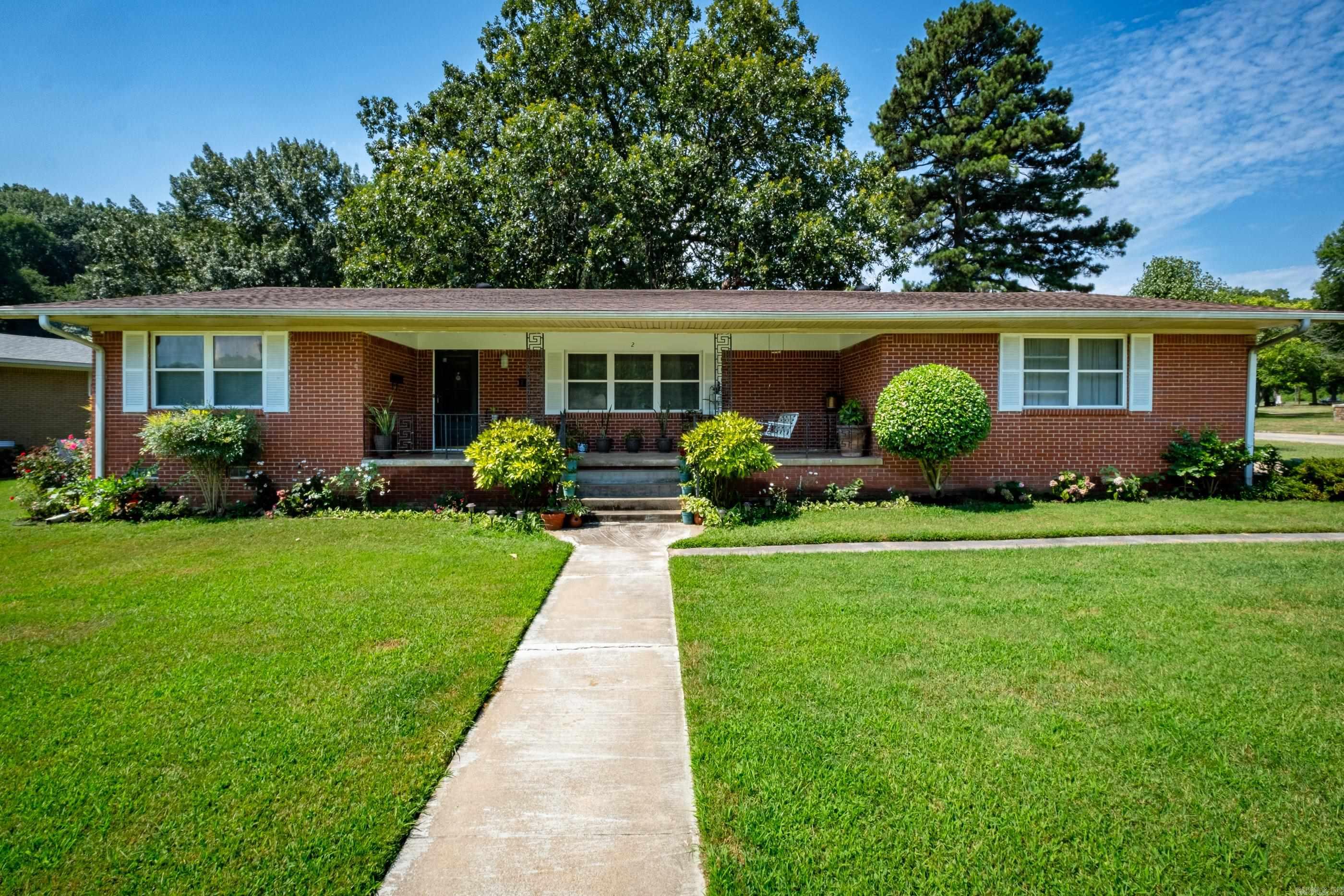 2 Oakhurst Drive