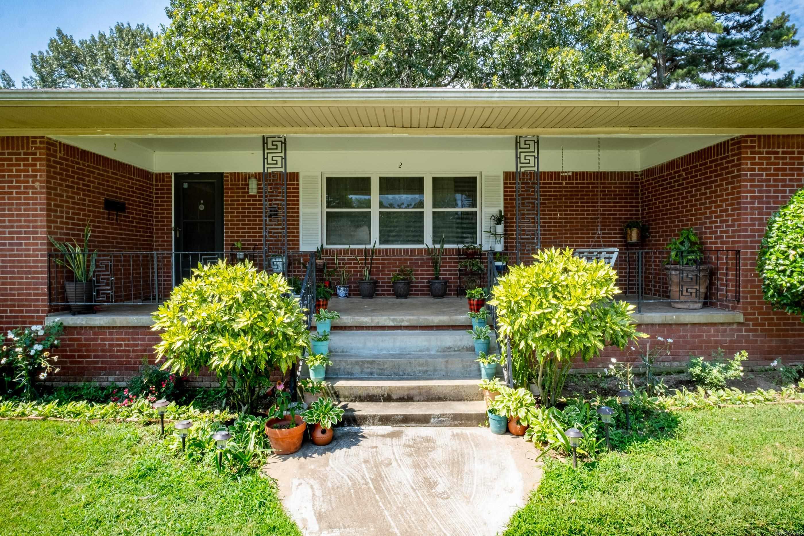 2 Oakhurst Drive