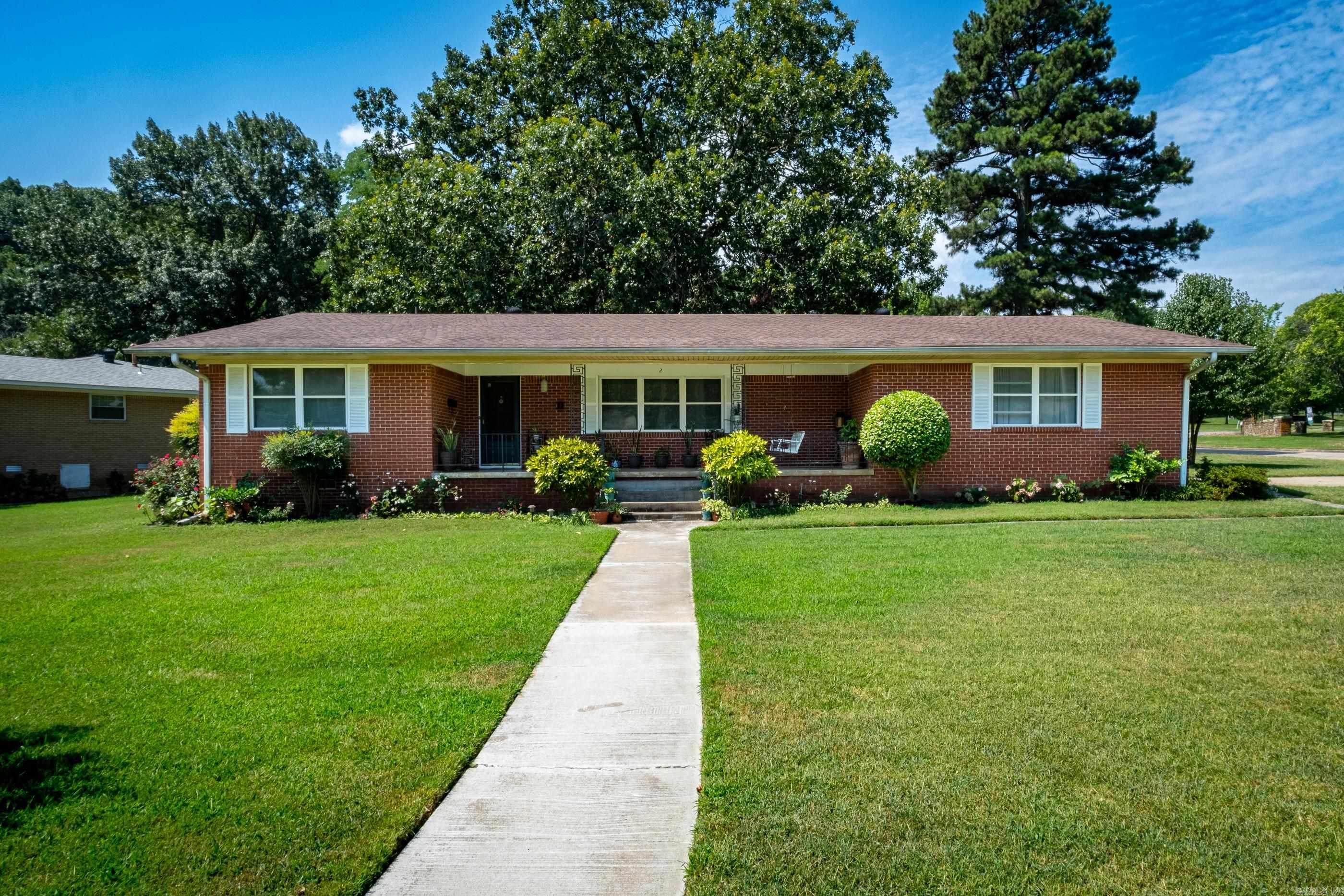 2 Oakhurst Drive