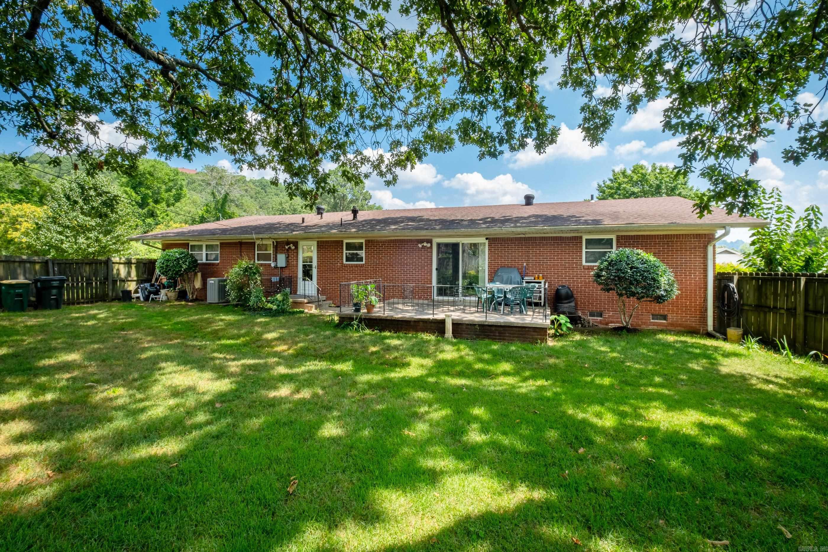 2 Oakhurst Drive