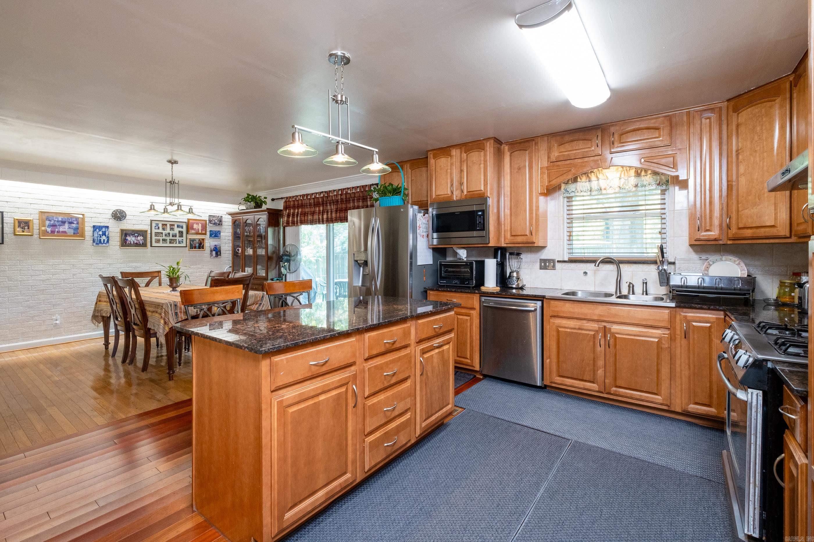 2 Oakhurst Drive