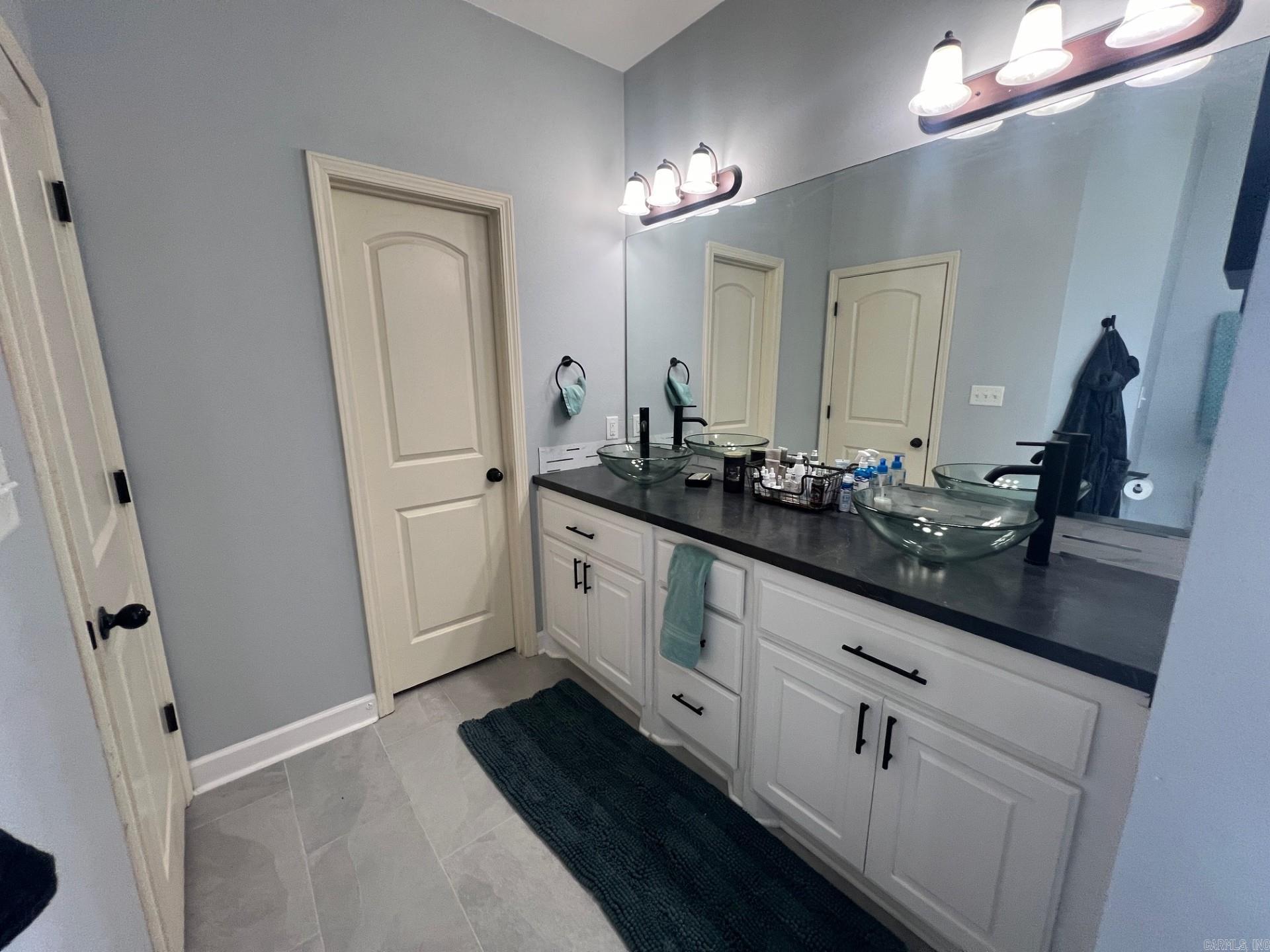 13701 Harewood Manor