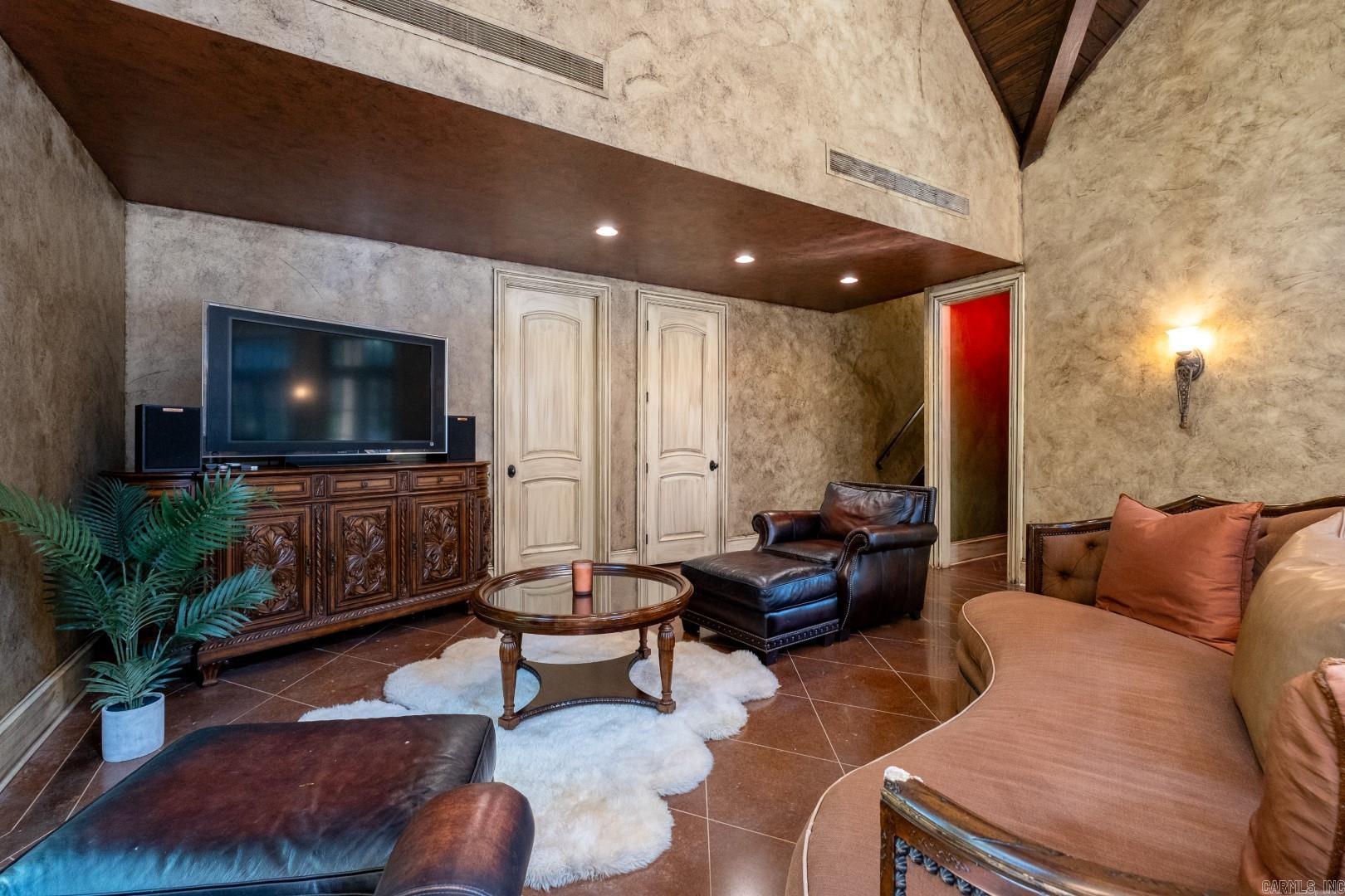 5 Chenal Downs Blvd.