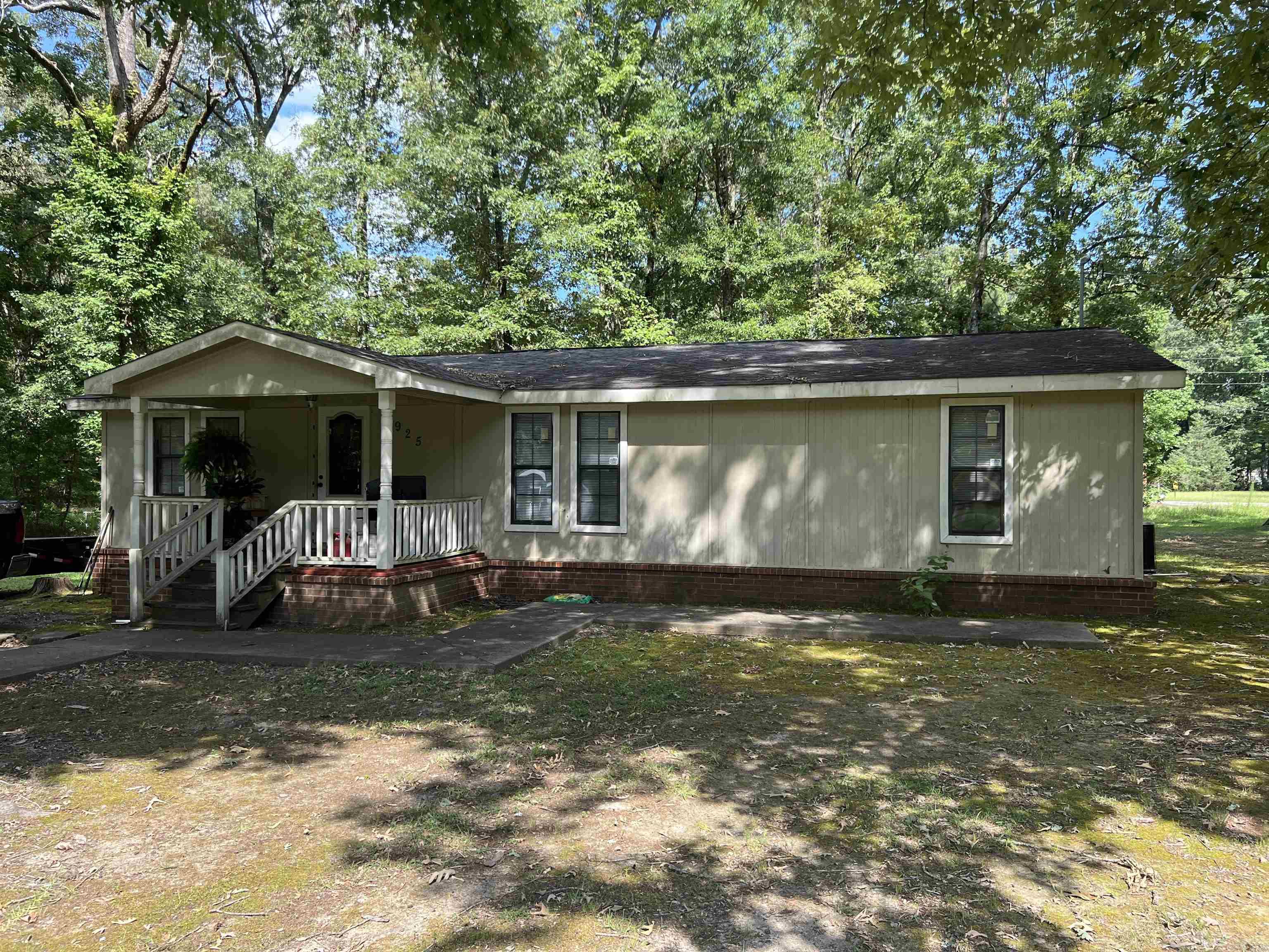 9925 Meadowood Drive