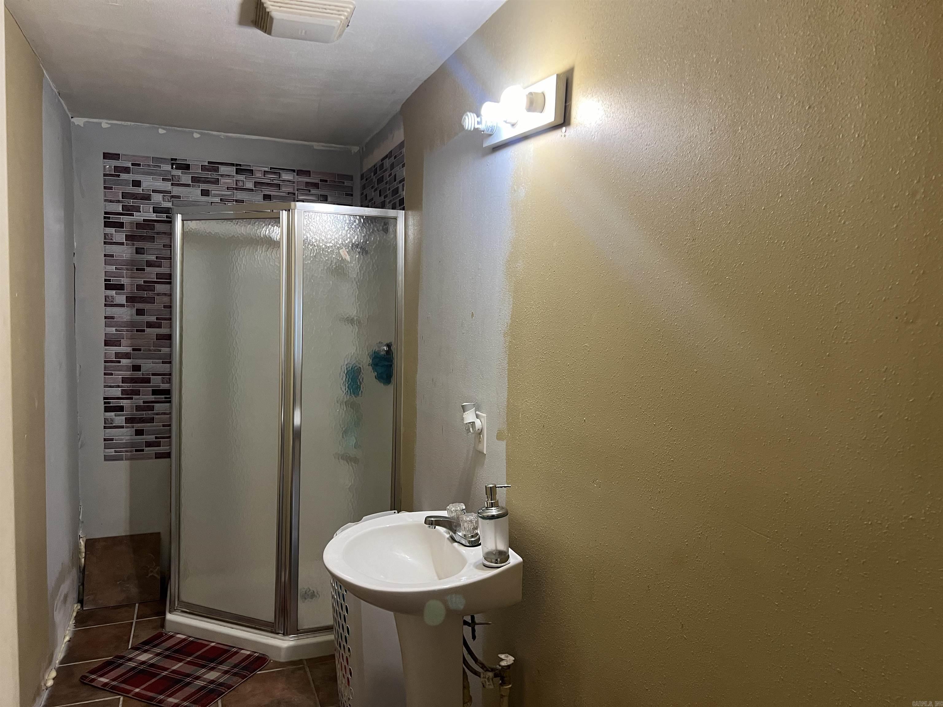 9925 Meadowood Drive