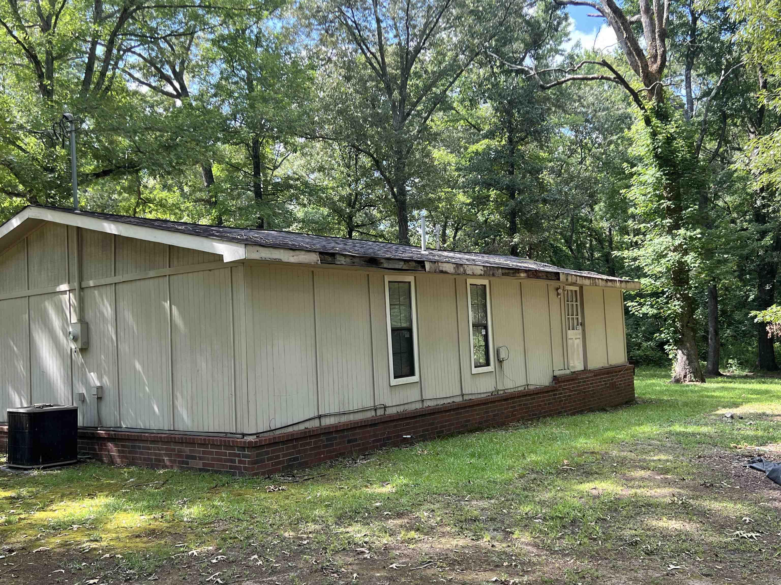 9925 Meadowood Drive