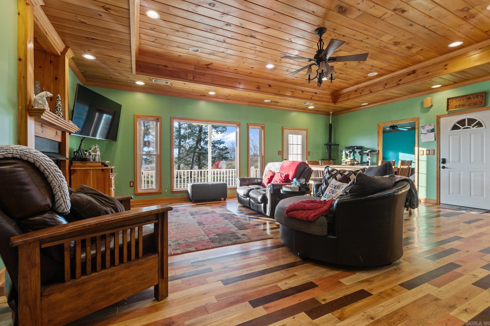 11200 Snow Cove