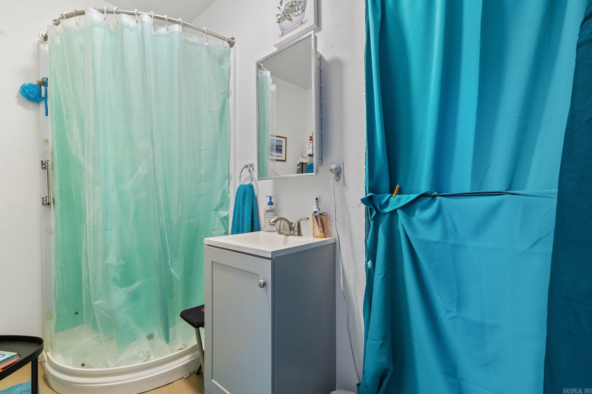 11200 Snow Cove