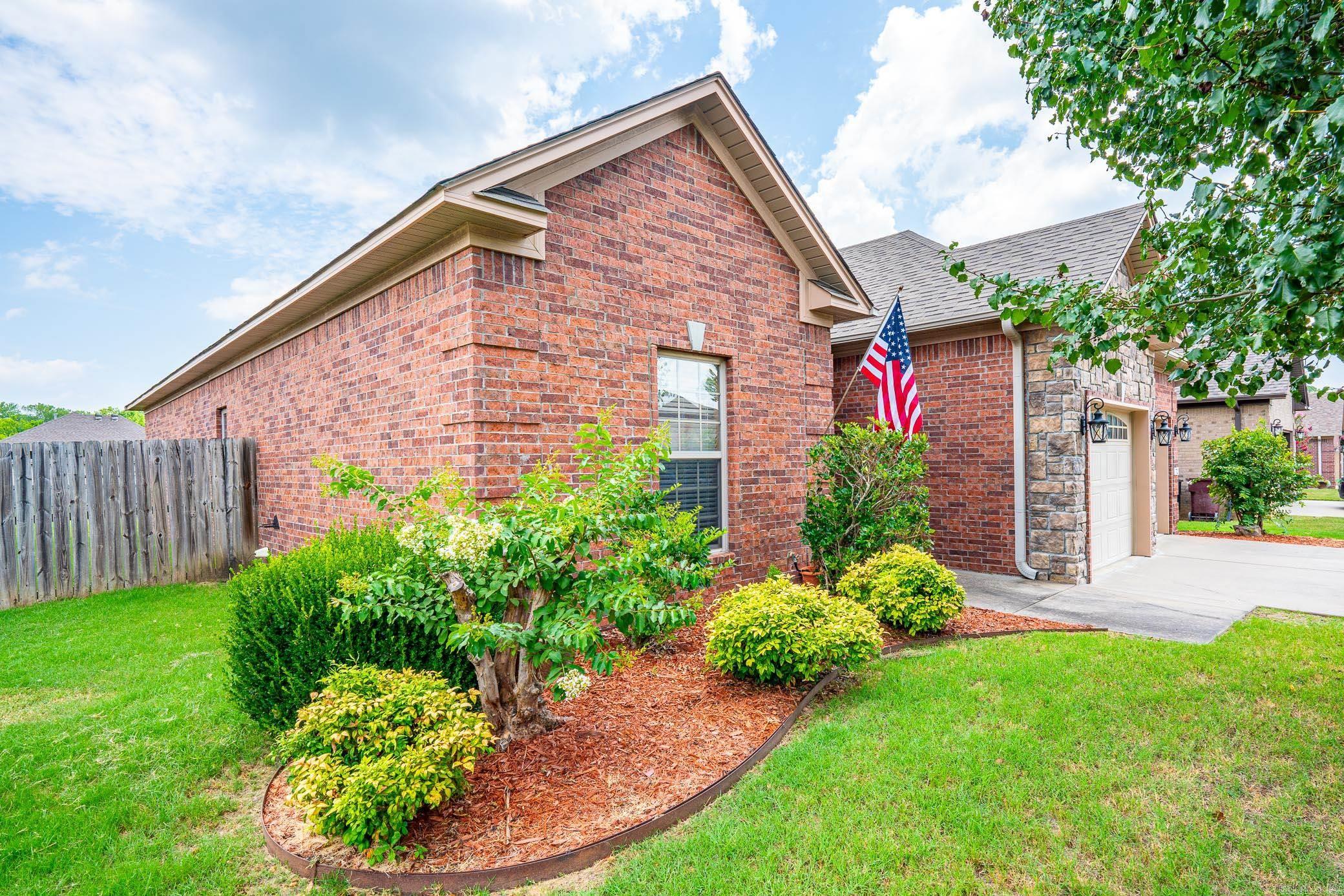 72 Oak Tree Circle