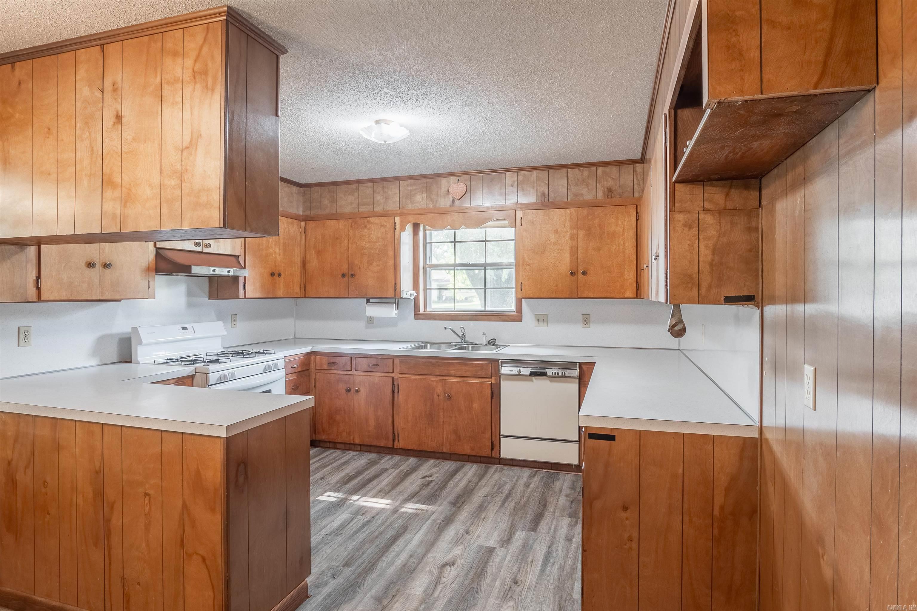 5906 W Republican Road