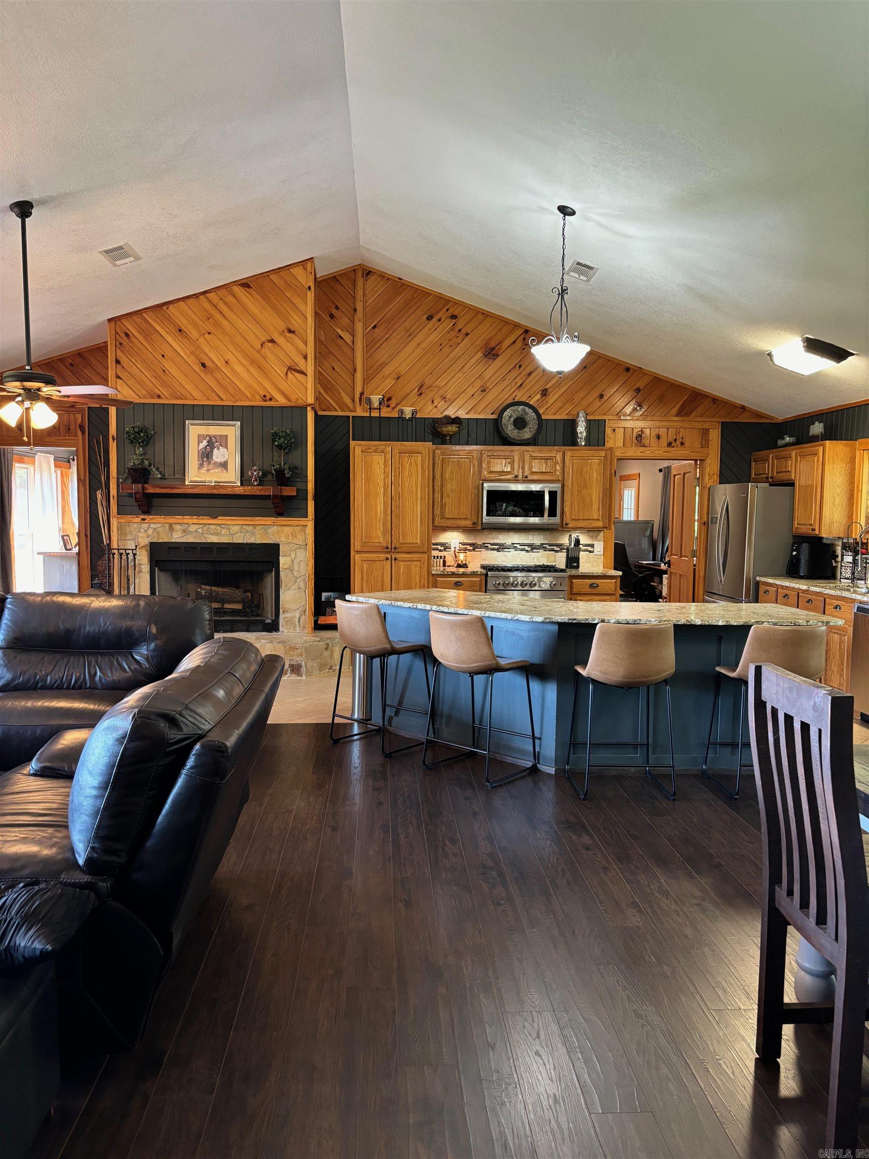 221 Muddy Creek Cove