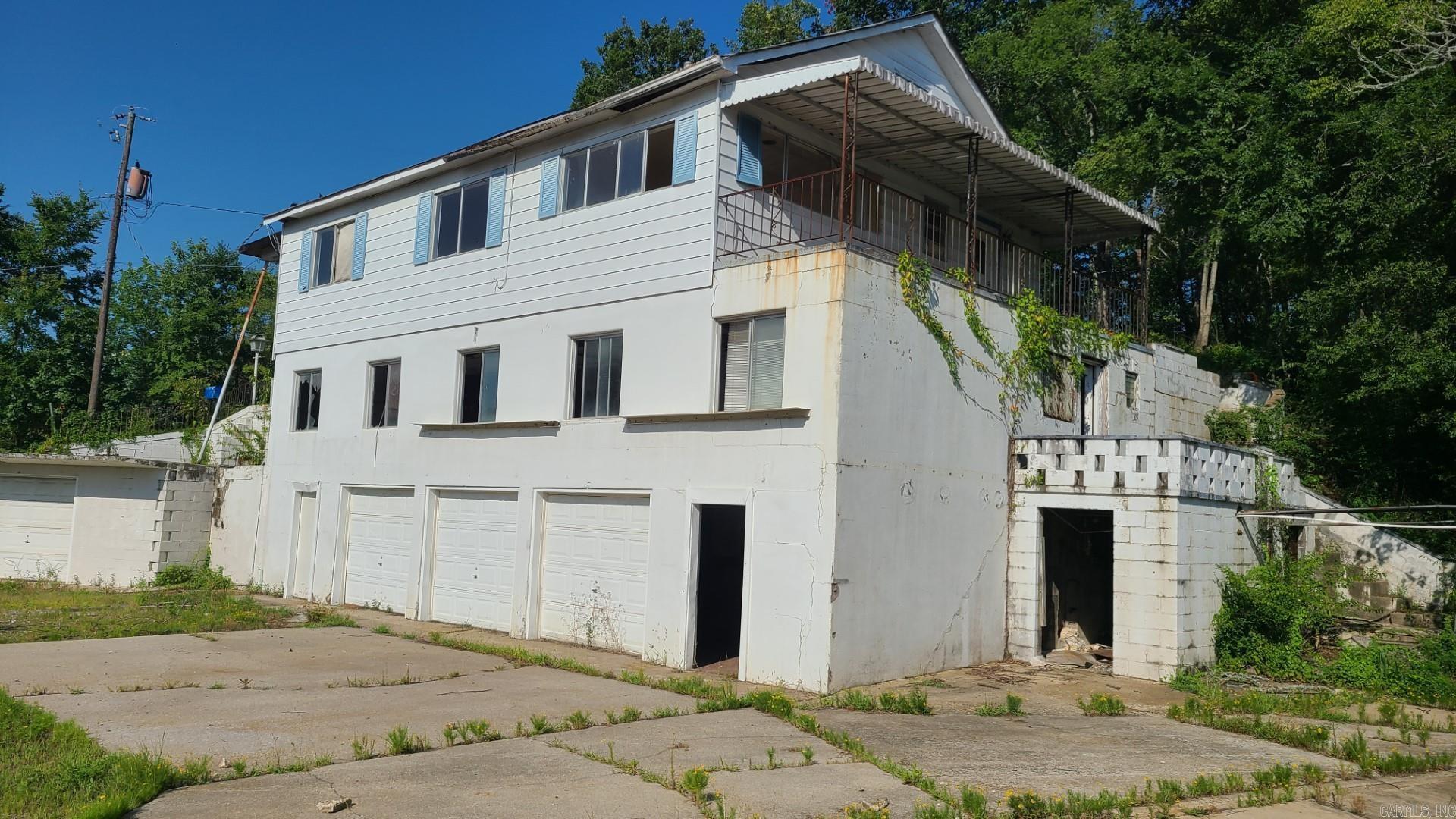 1027 E Grand Avenue
