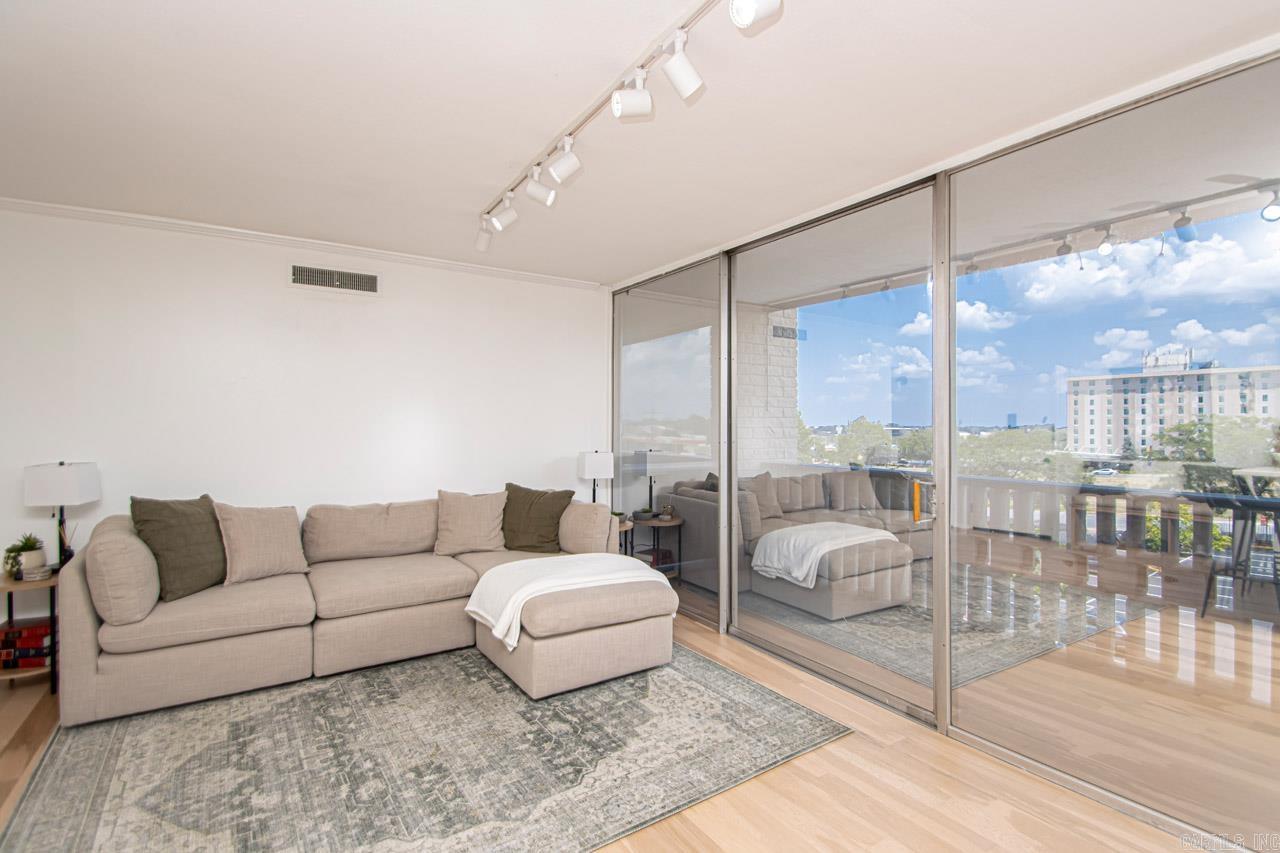 700 E 9Th Street Unit: 4D