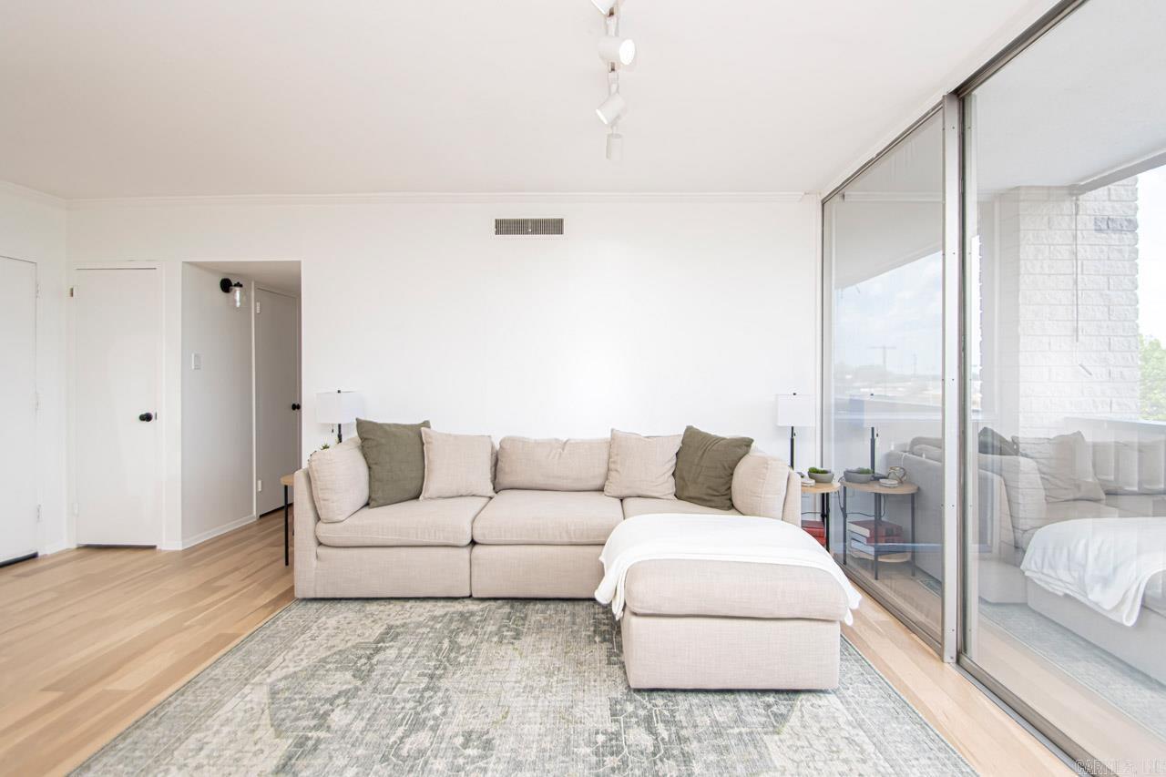 700 E 9Th Street Unit: 4D