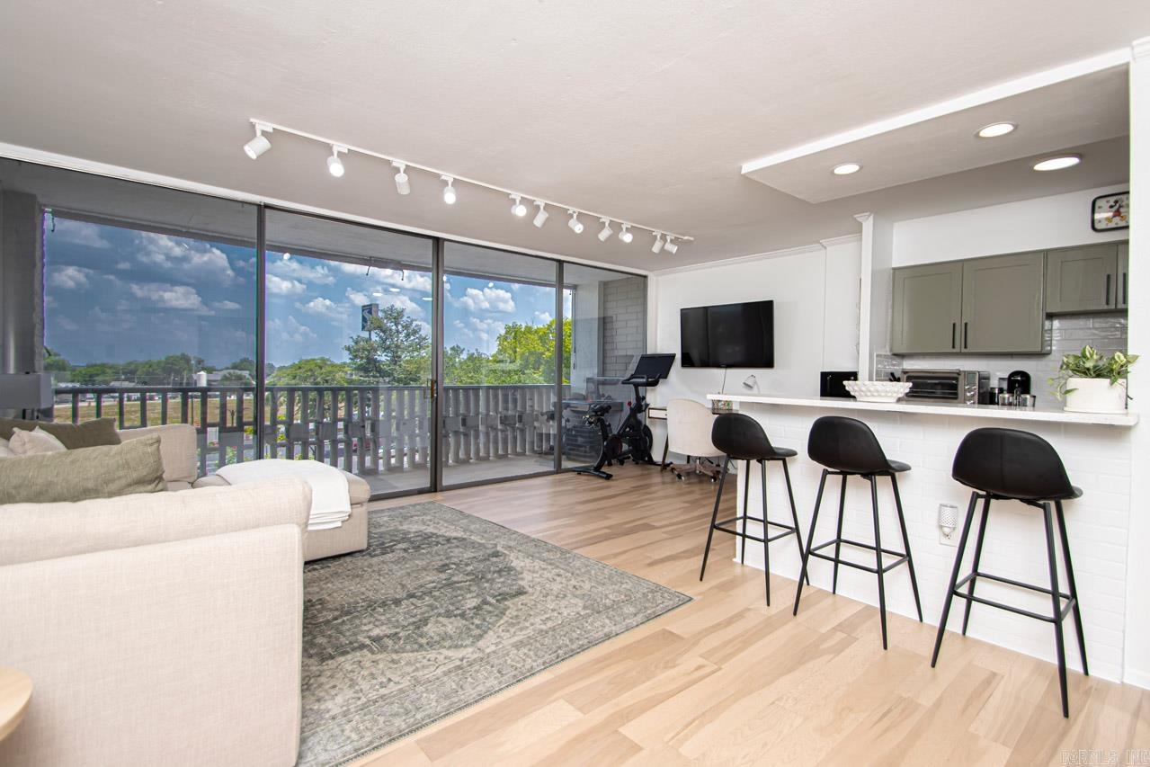 700 E 9Th Street Unit: 4D