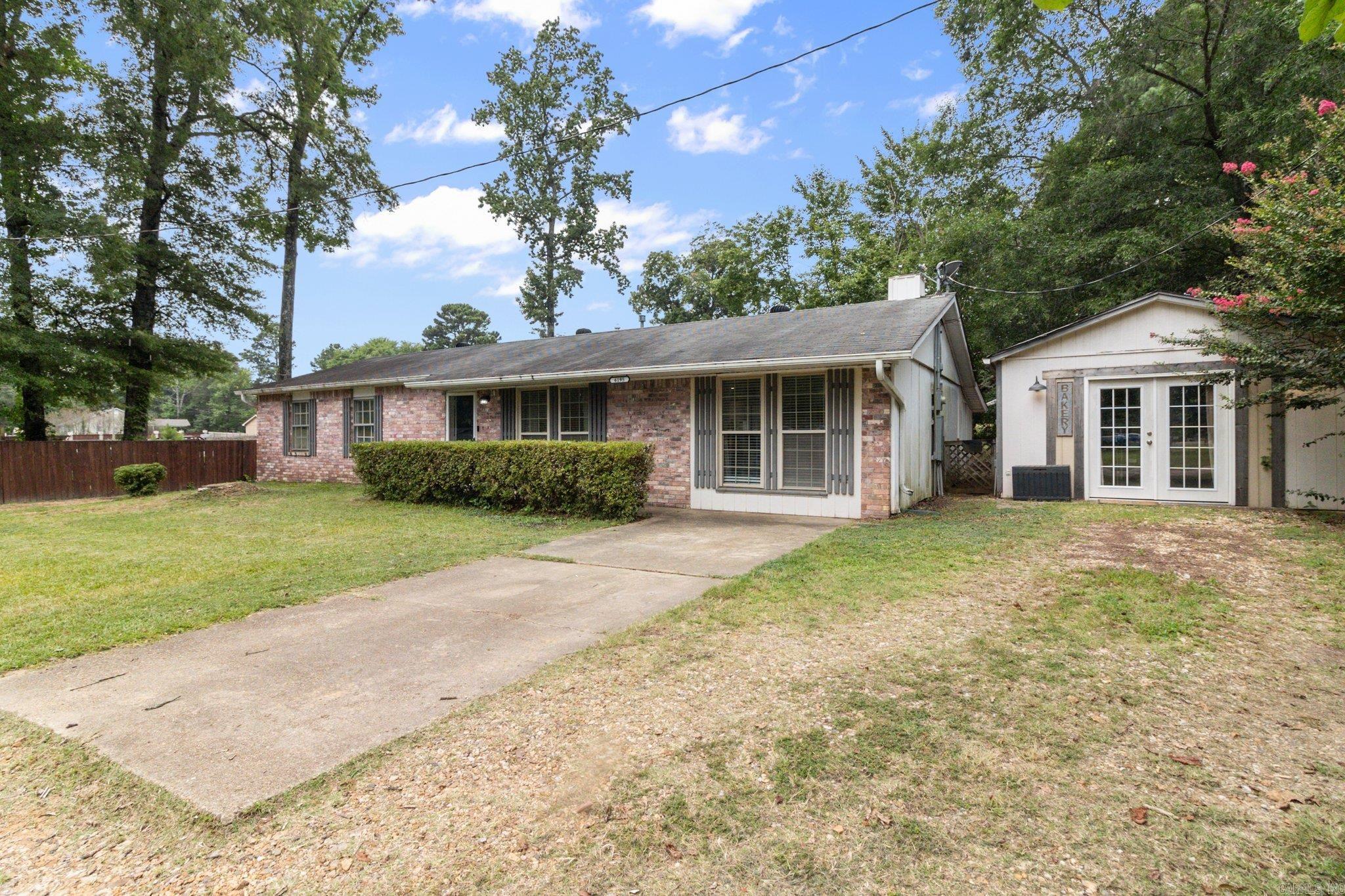 6195 Edgewood Dr