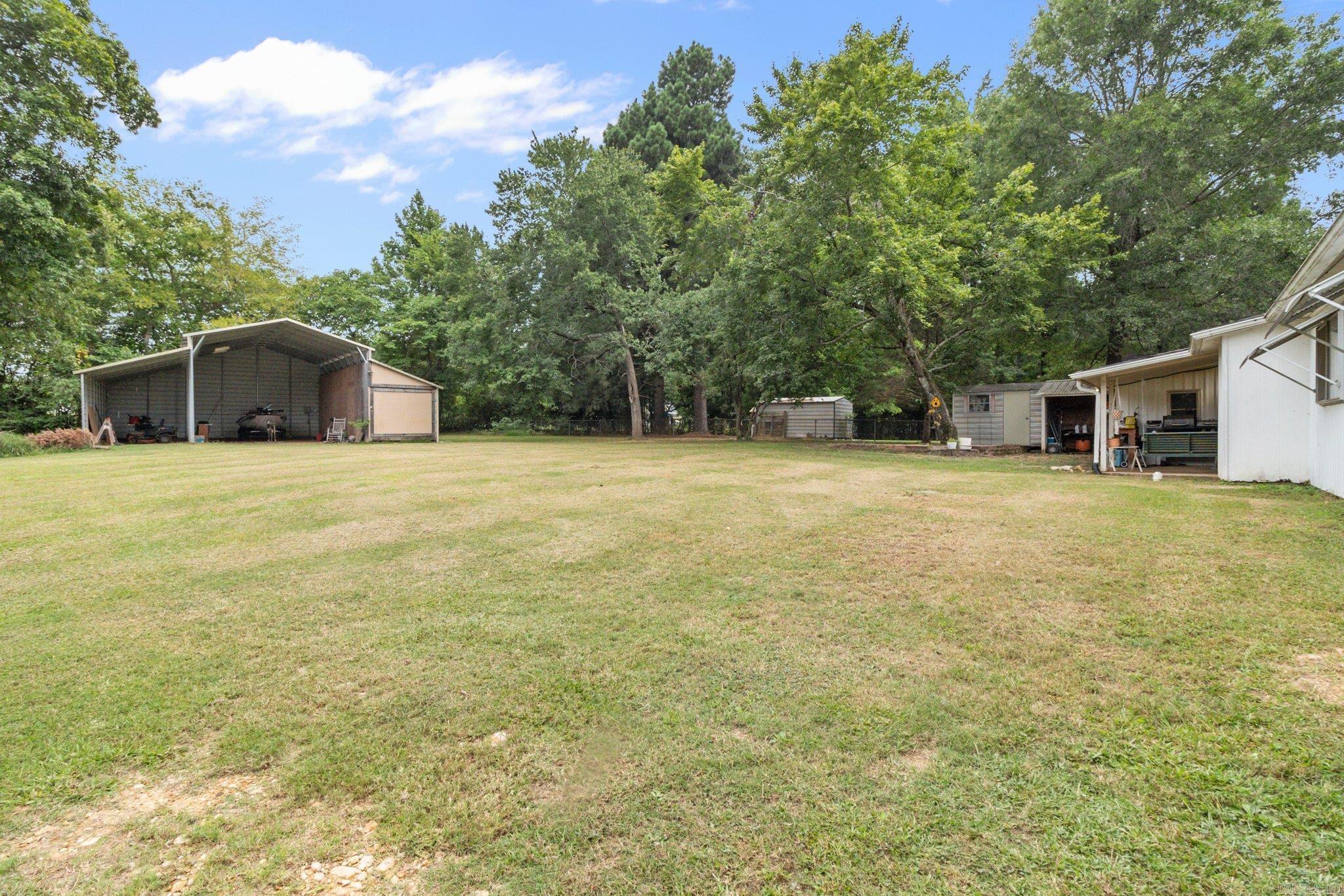 6195 Edgewood Dr
