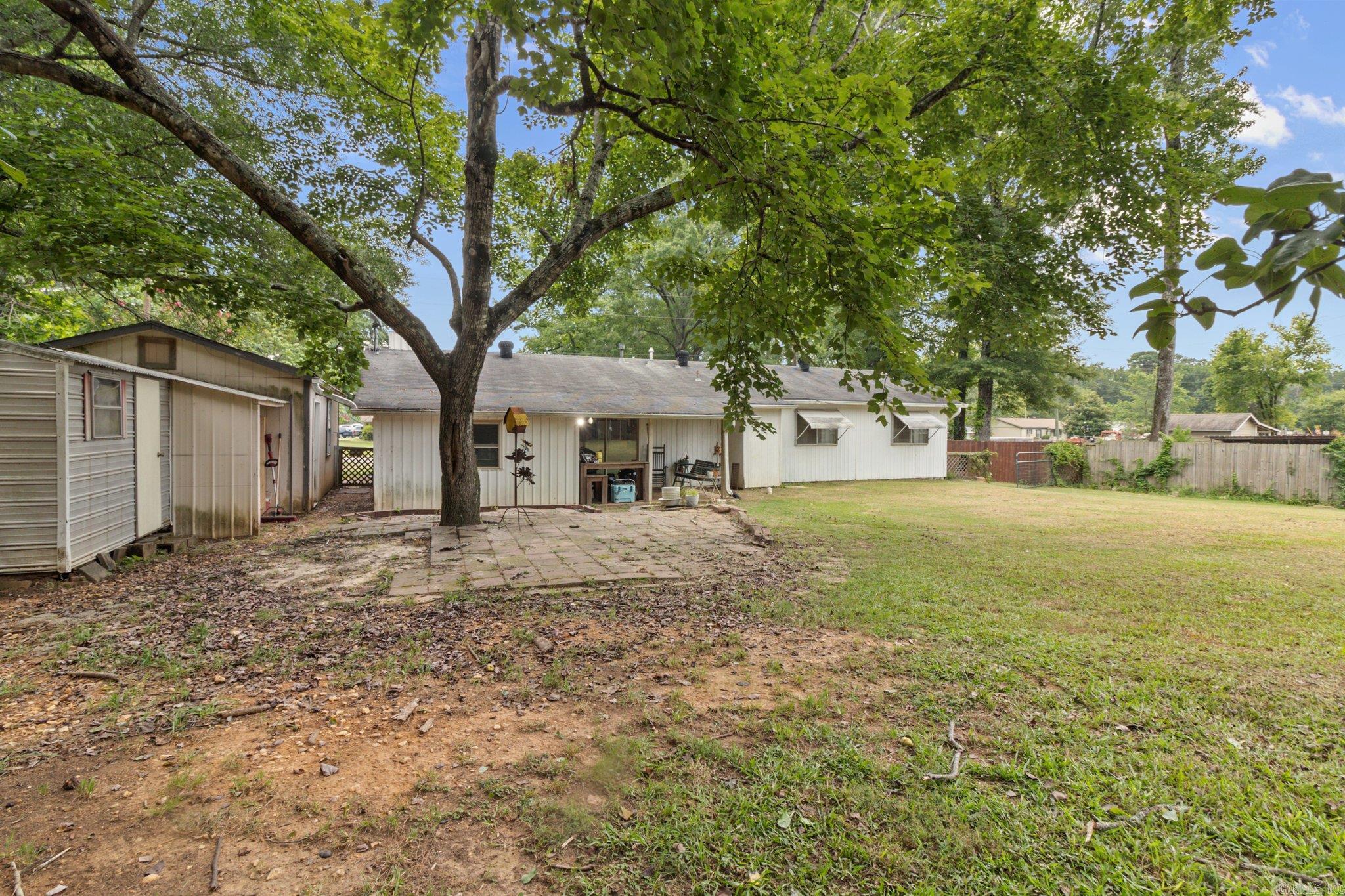 6195 Edgewood Dr