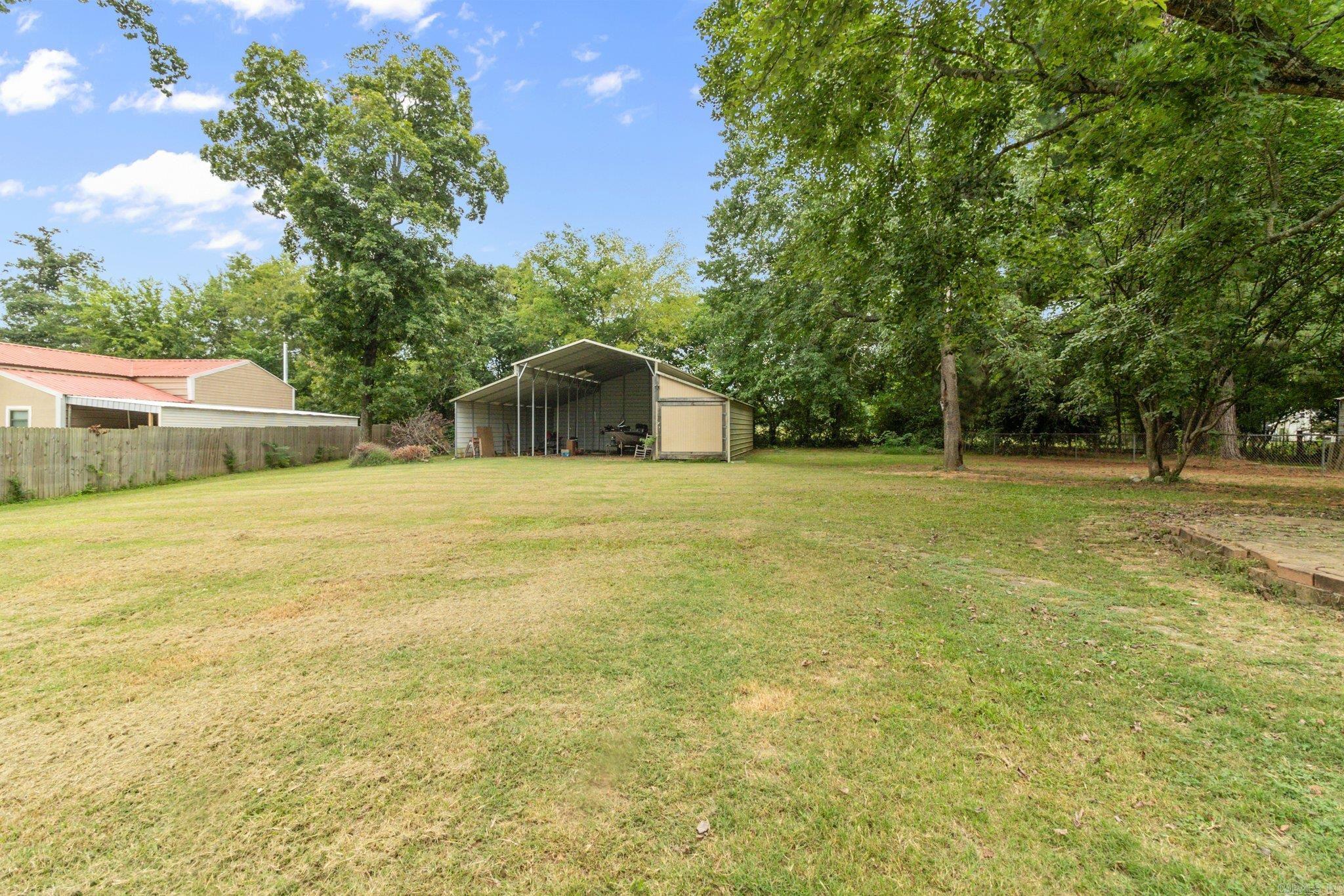 6195 Edgewood Dr