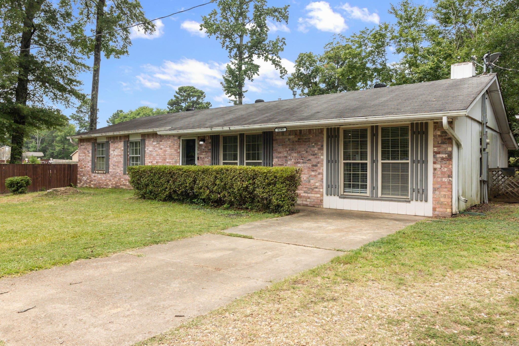 6195 Edgewood Dr
