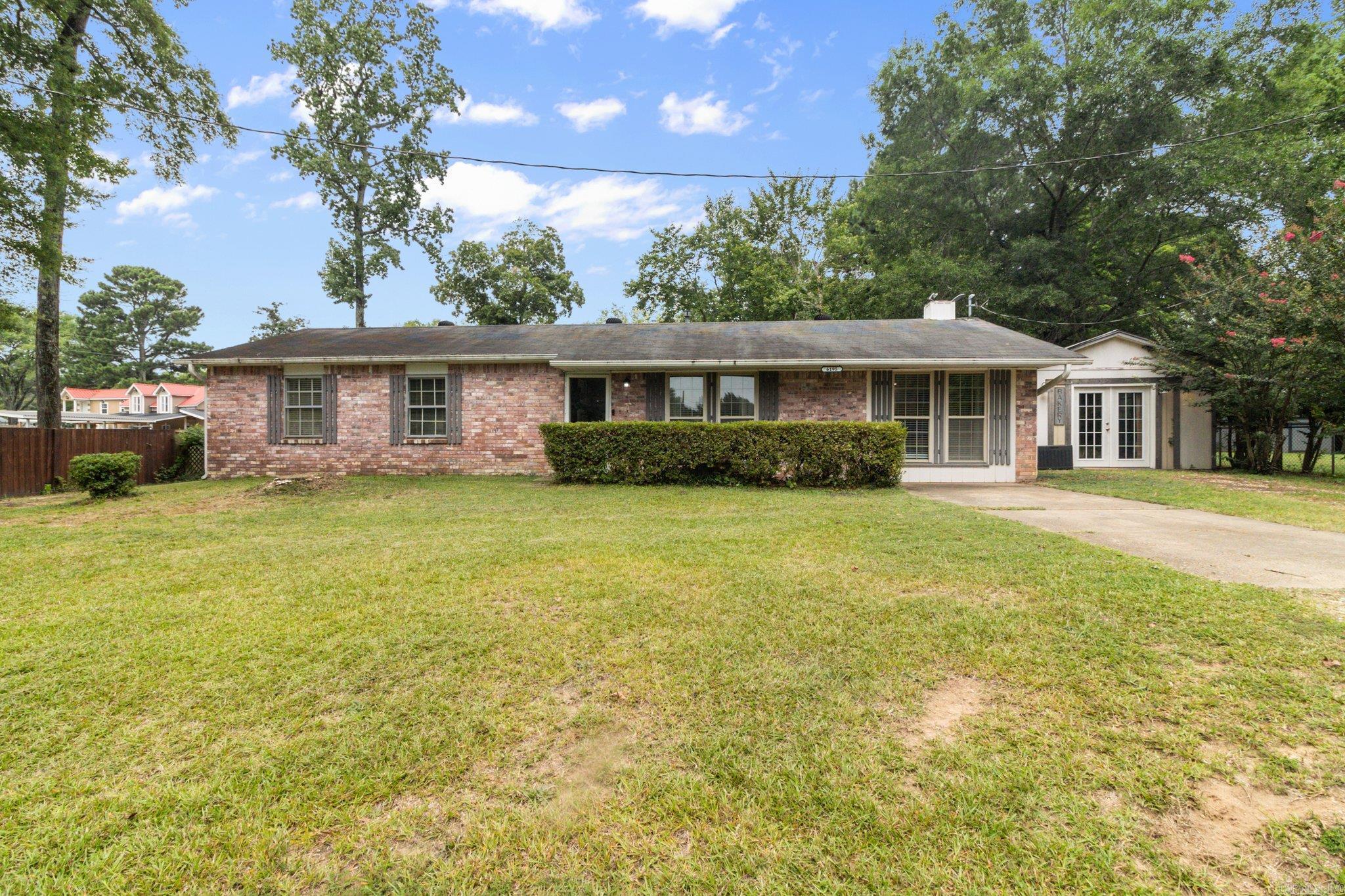 6195 Edgewood Dr