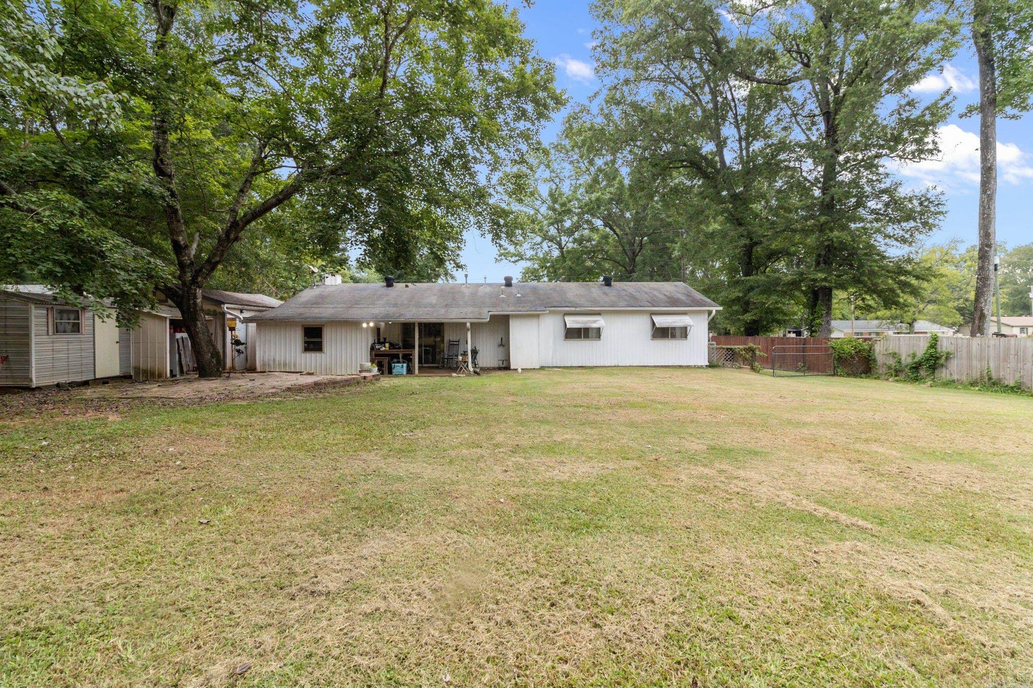 6195 Edgewood Dr