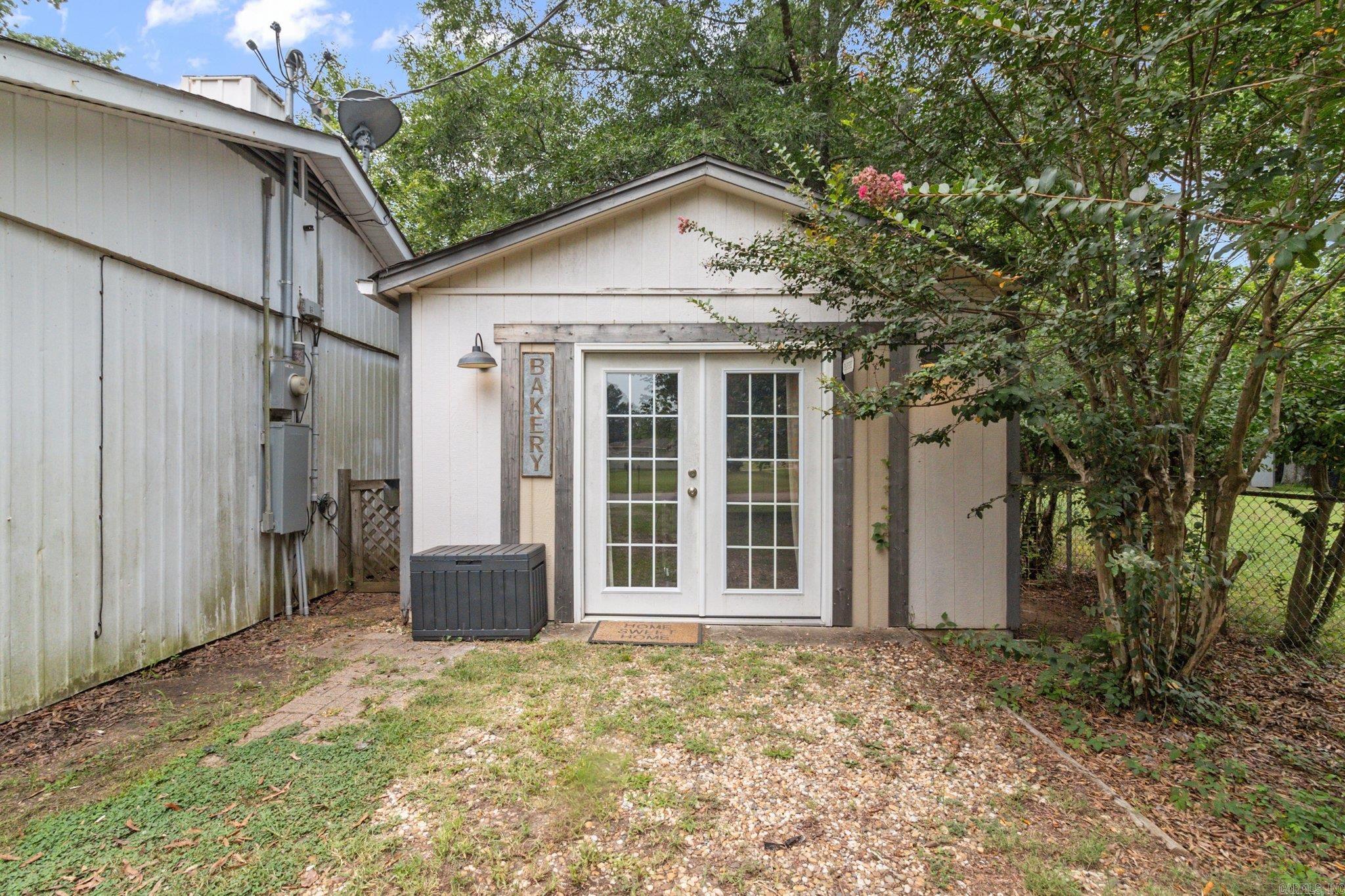 6195 Edgewood Dr