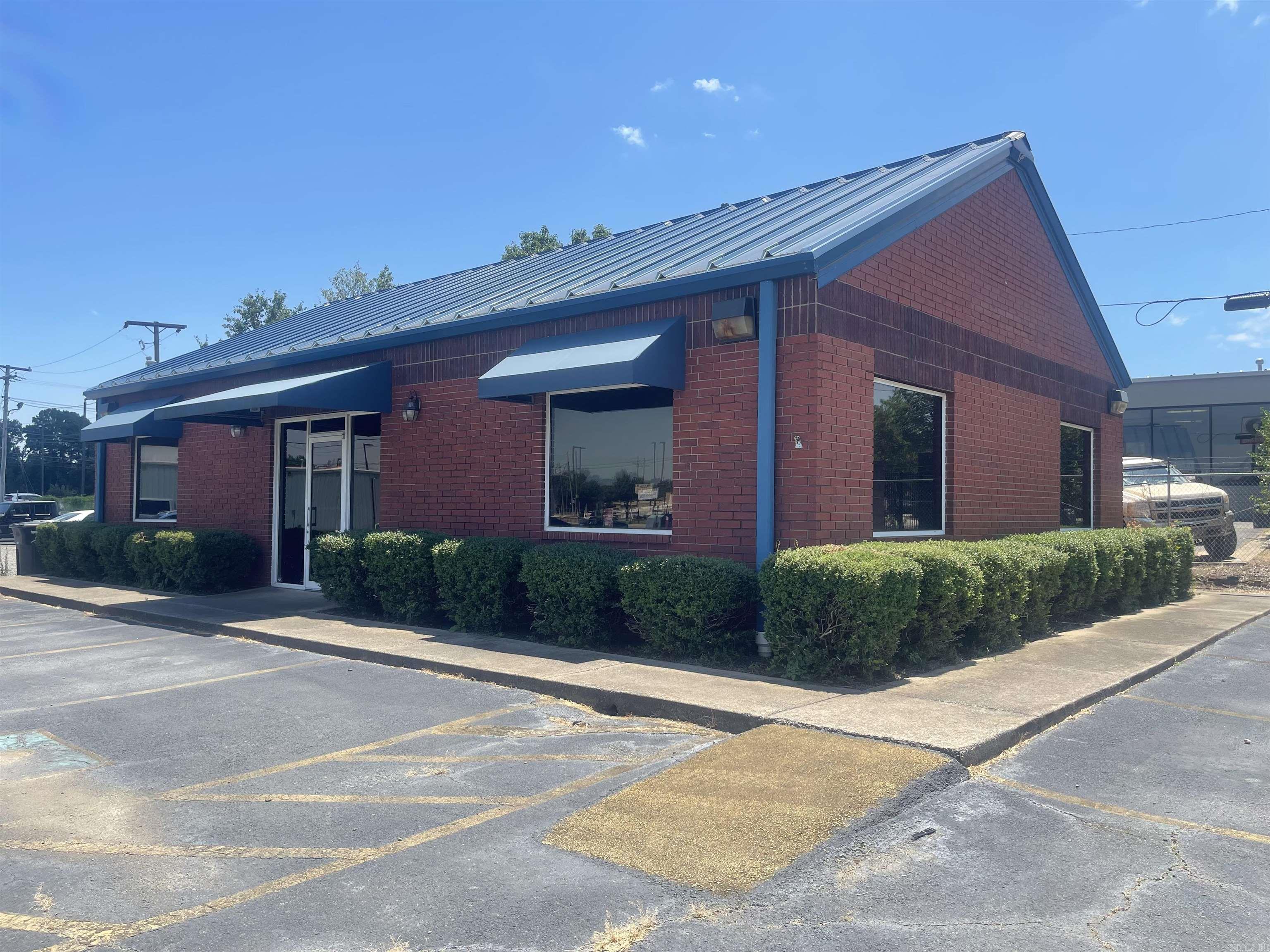 1715 T P WHITE Drive