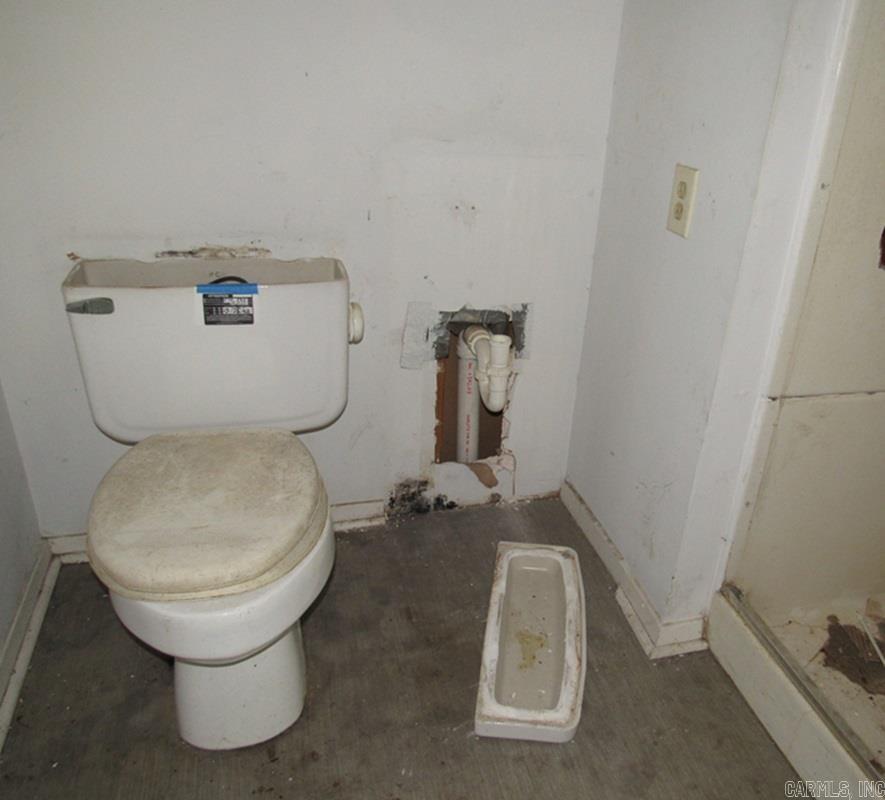 1208 W 43rd