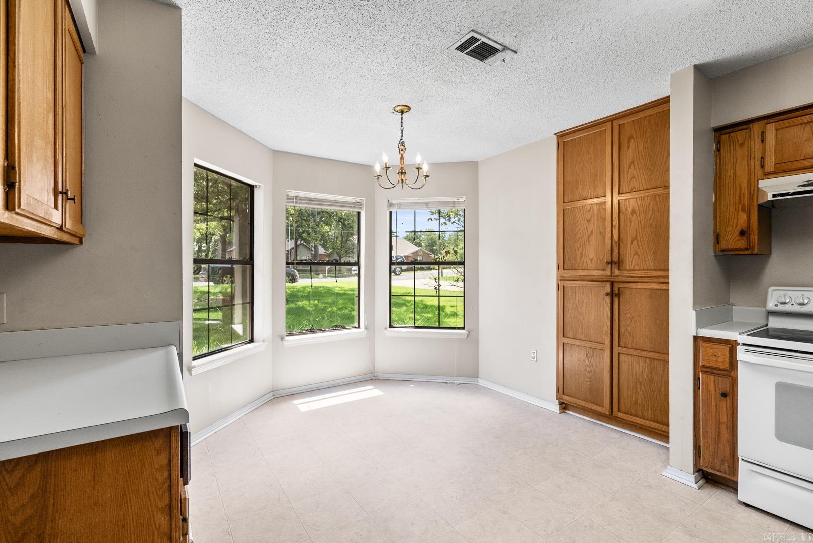 5 Oakridge Drive