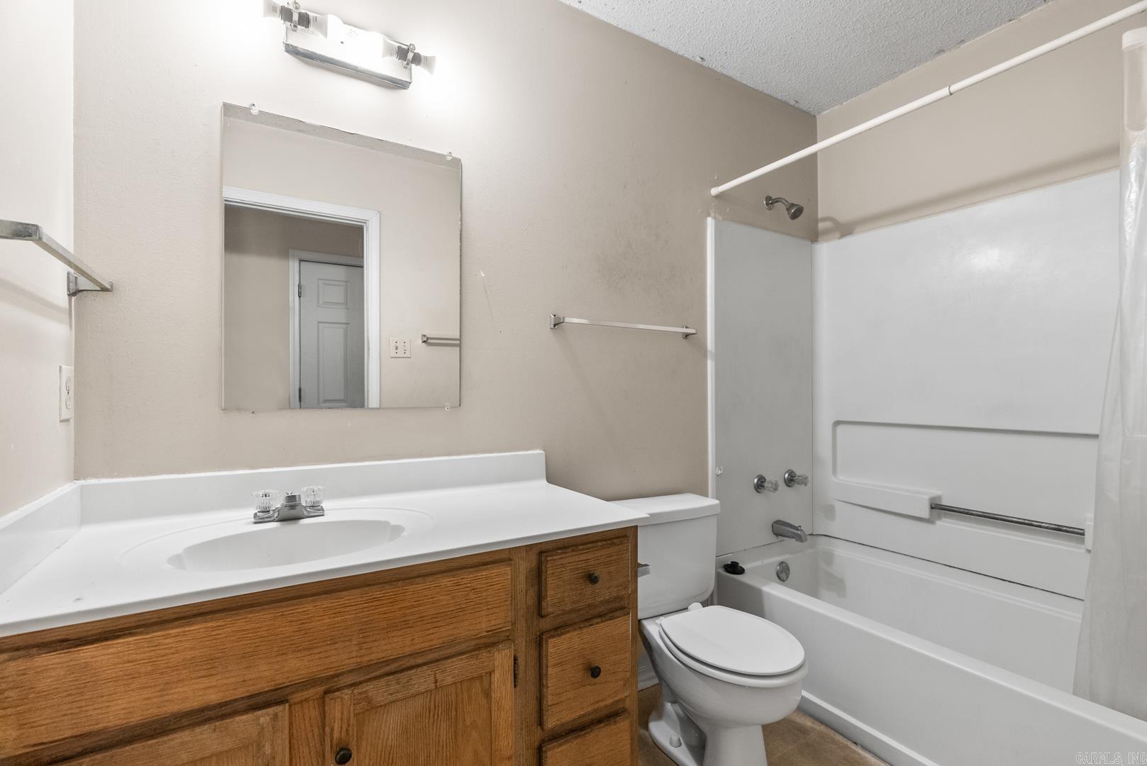 5 Oakridge Drive