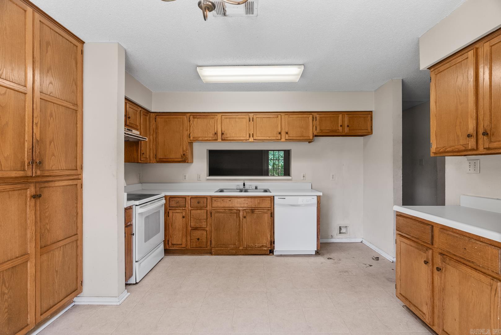 5 Oakridge Drive