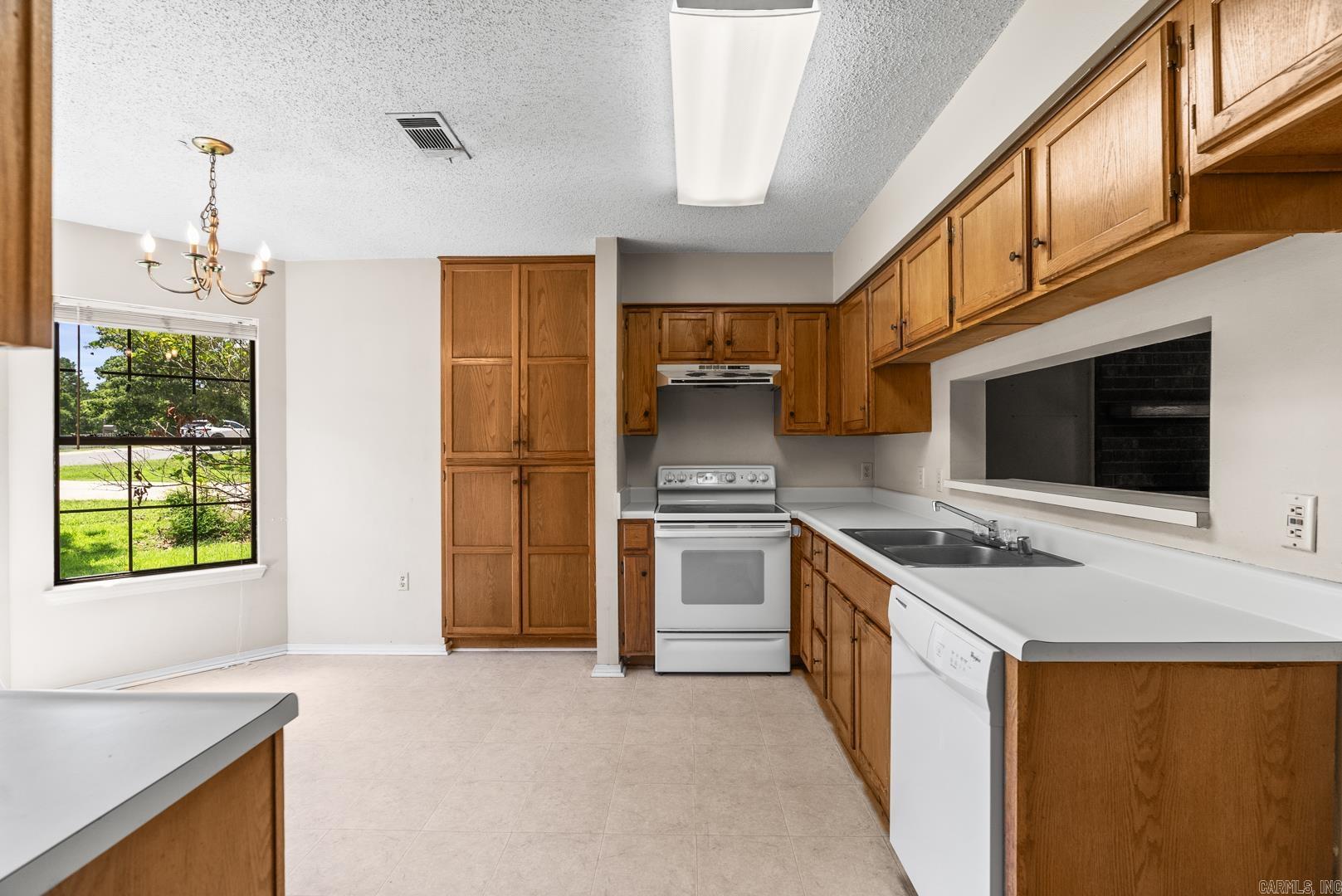5 Oakridge Drive