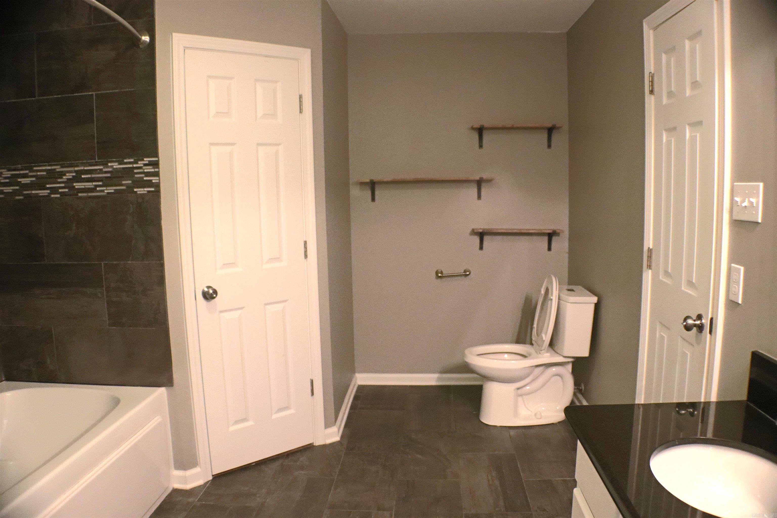 1406 Wild Rose Circle