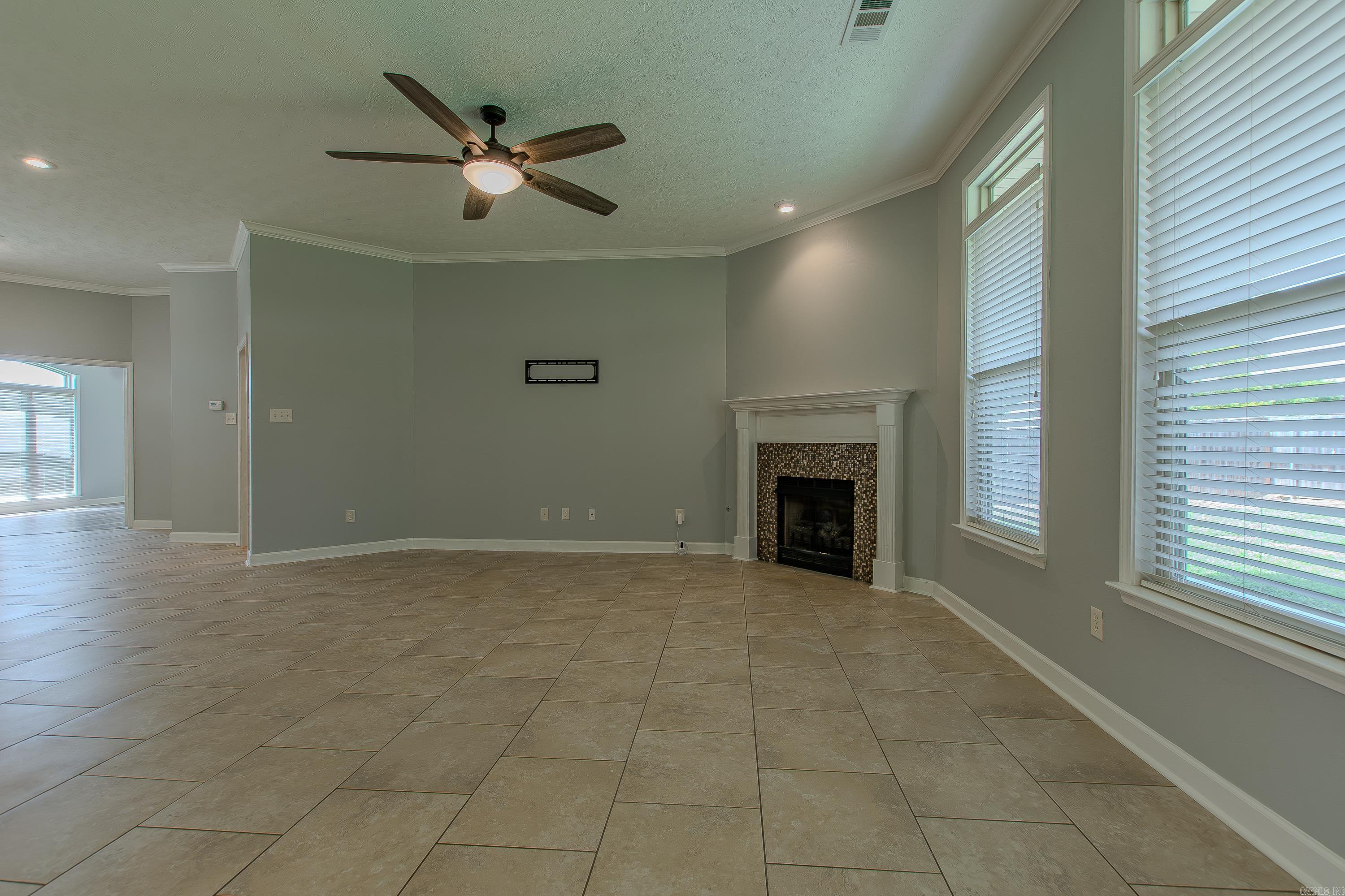 7104 Northlake Drive