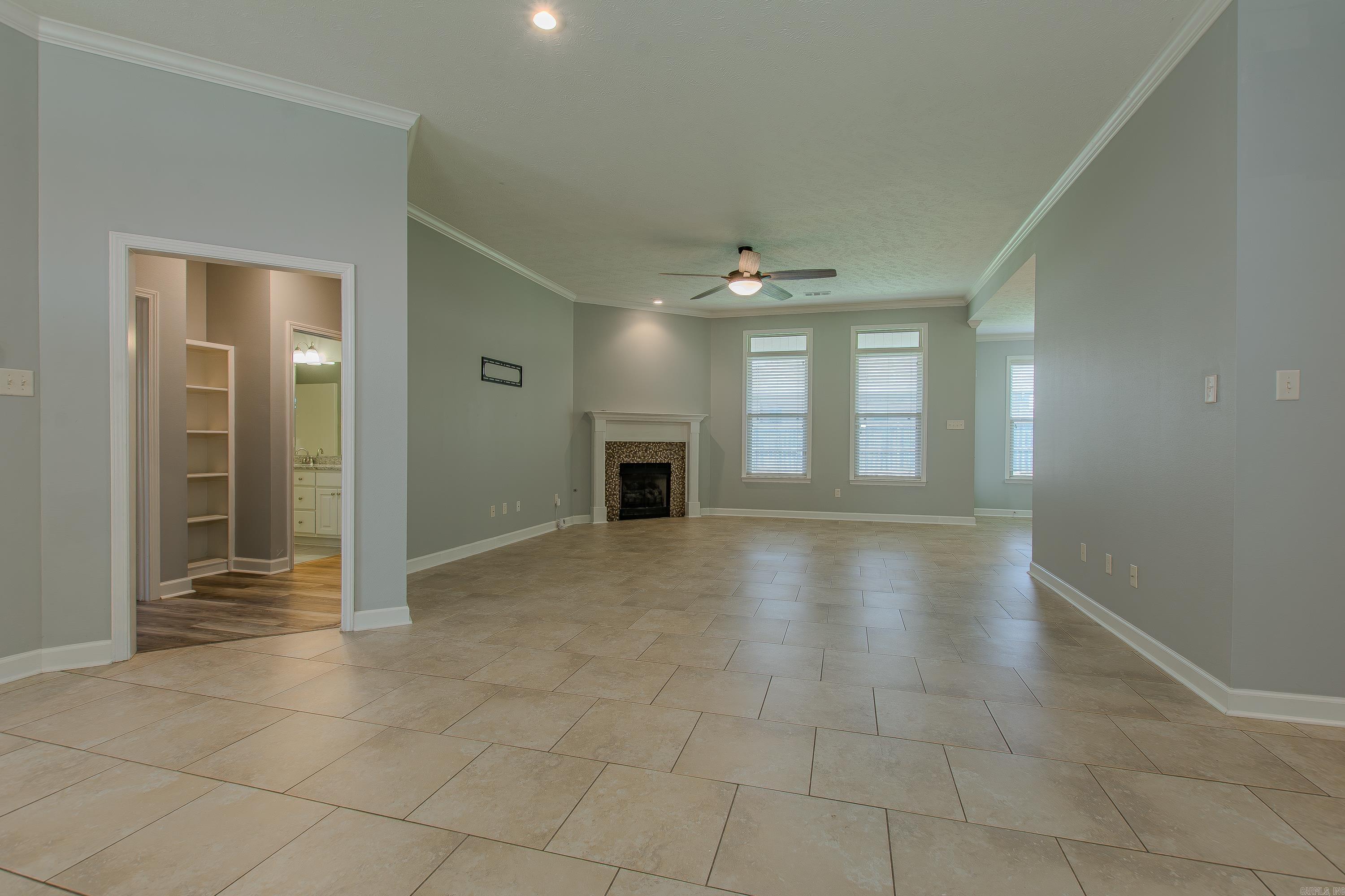 7104 Northlake Drive